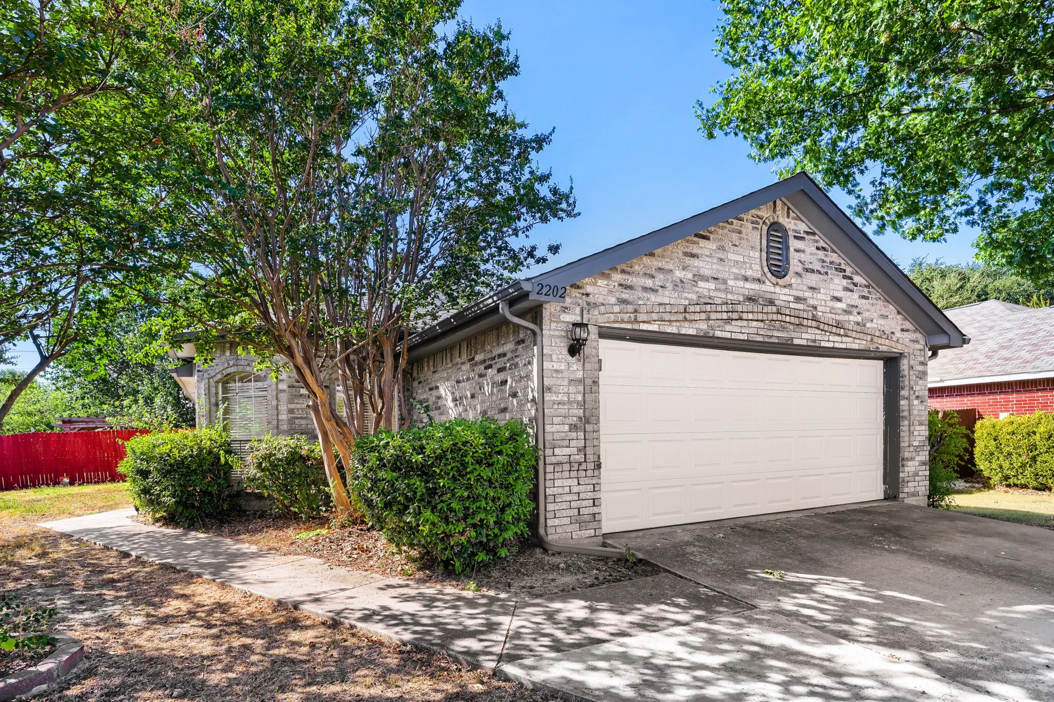 Single Family Residence For Rent in Collin County , 2202 Brookview Drive, Mc Kinney, Texas 75072, 4 Bedroom, 2 Bathroom, Garage spaces, 1,063 Sqft, built in 1994, mls#21336845, Real Estate Agent in Mc Kinney, Homes For Rent in Collin county, Homes For Rent in Mc Kinney, Realtor in Mc Kinney Texas, Real Estate Brokerage Independent Realty Texas, Luminita Cordes Realtor