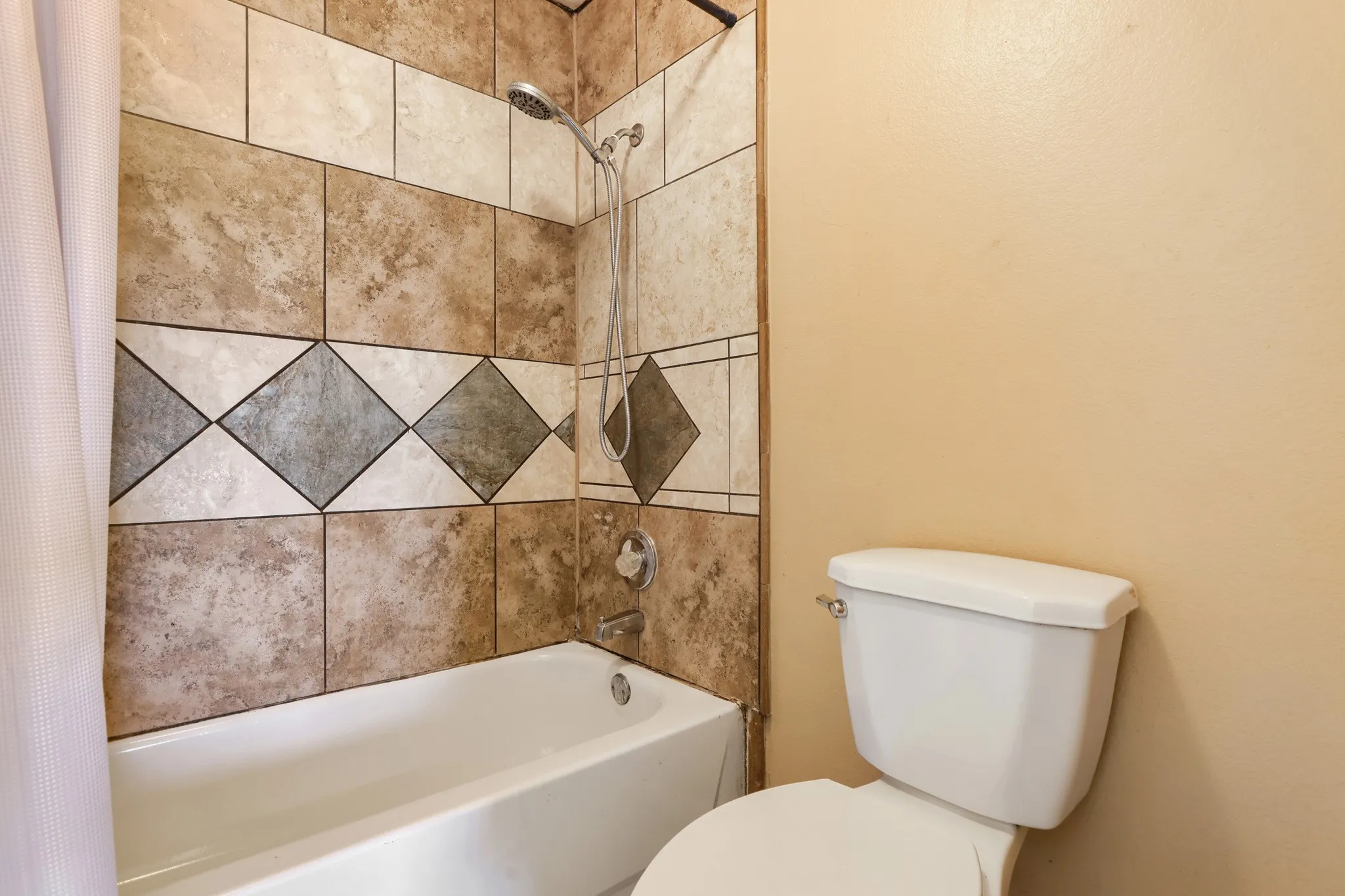 Single Family Residence For Rent in Collin County , 2202 Brookview Drive, Mc Kinney, Texas 75072, 4 Bedroom, 2 Bathroom, Garage spaces, 1,063 Sqft, built in 1994, mls#21336845, Real Estate Agent in Mc Kinney, Homes For Rent in Collin county, Homes For Rent in Mc Kinney, Realtor in Mc Kinney Texas, Real Estate Brokerage Independent Realty Texas, Luminita Cordes Realtor