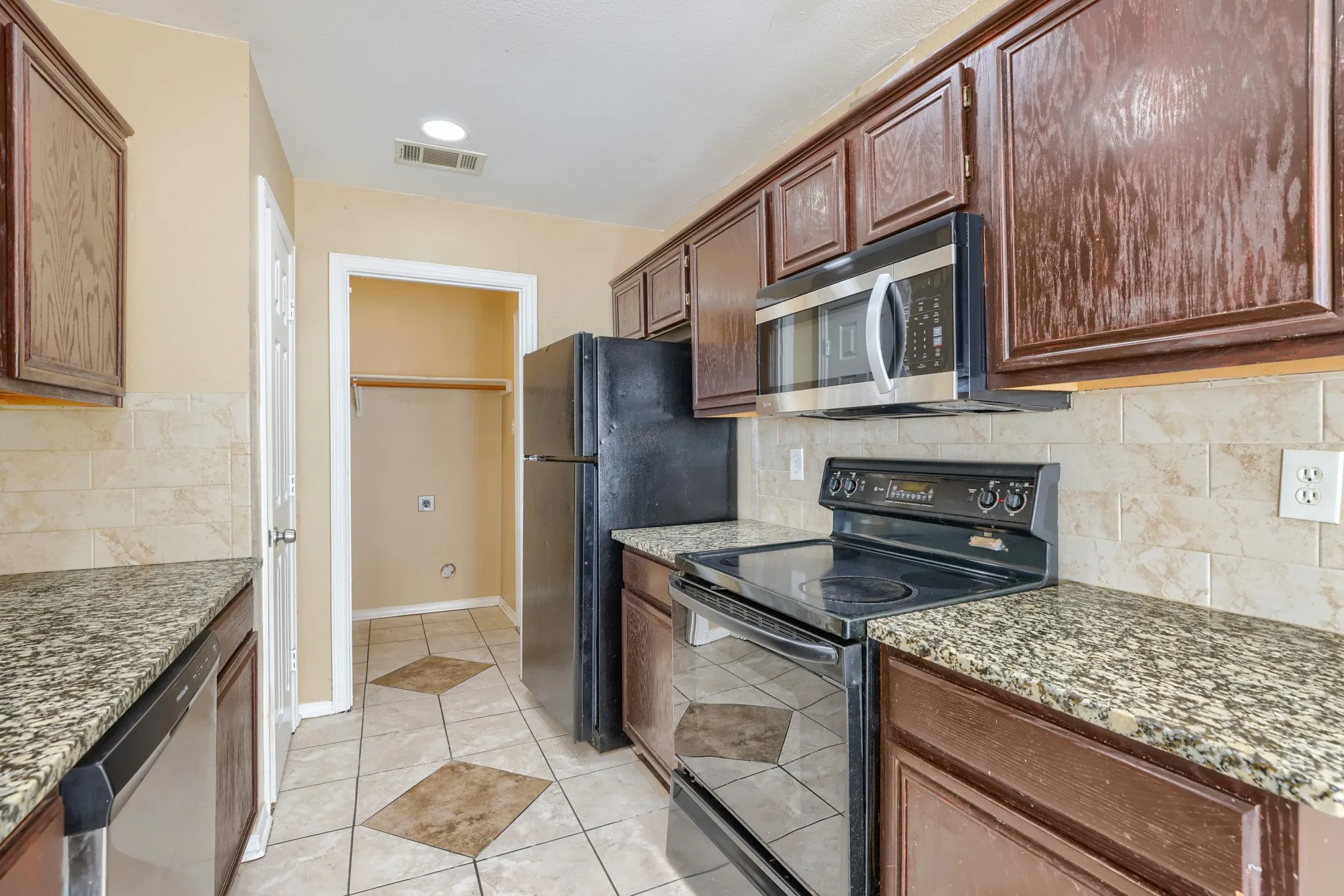 Single Family Residence For Rent in Collin County , 2202 Brookview Drive, Mc Kinney, Texas 75072, 4 Bedroom, 2 Bathroom, Garage spaces, 1,063 Sqft, built in 1994, mls#21336845, Real Estate Agent in Mc Kinney, Homes For Rent in Collin county, Homes For Rent in Mc Kinney, Realtor in Mc Kinney Texas, Real Estate Brokerage Independent Realty Texas, Luminita Cordes Realtor