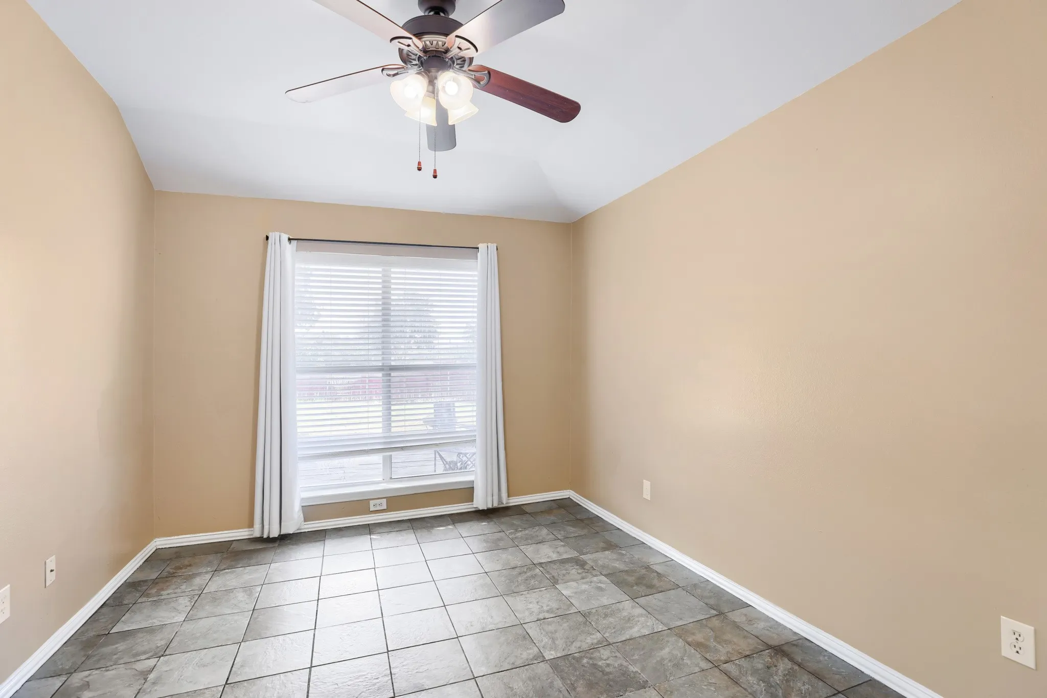 Single Family Residence For Rent in Collin County , 2202 Brookview Drive, Mc Kinney, Texas 75072, 4 Bedroom, 2 Bathroom, Garage spaces, 1,063 Sqft, built in 1994, mls#21336845, Real Estate Agent in Mc Kinney, Homes For Rent in Collin county, Homes For Rent in Mc Kinney, Realtor in Mc Kinney Texas, Real Estate Brokerage Independent Realty Texas, Luminita Cordes Realtor