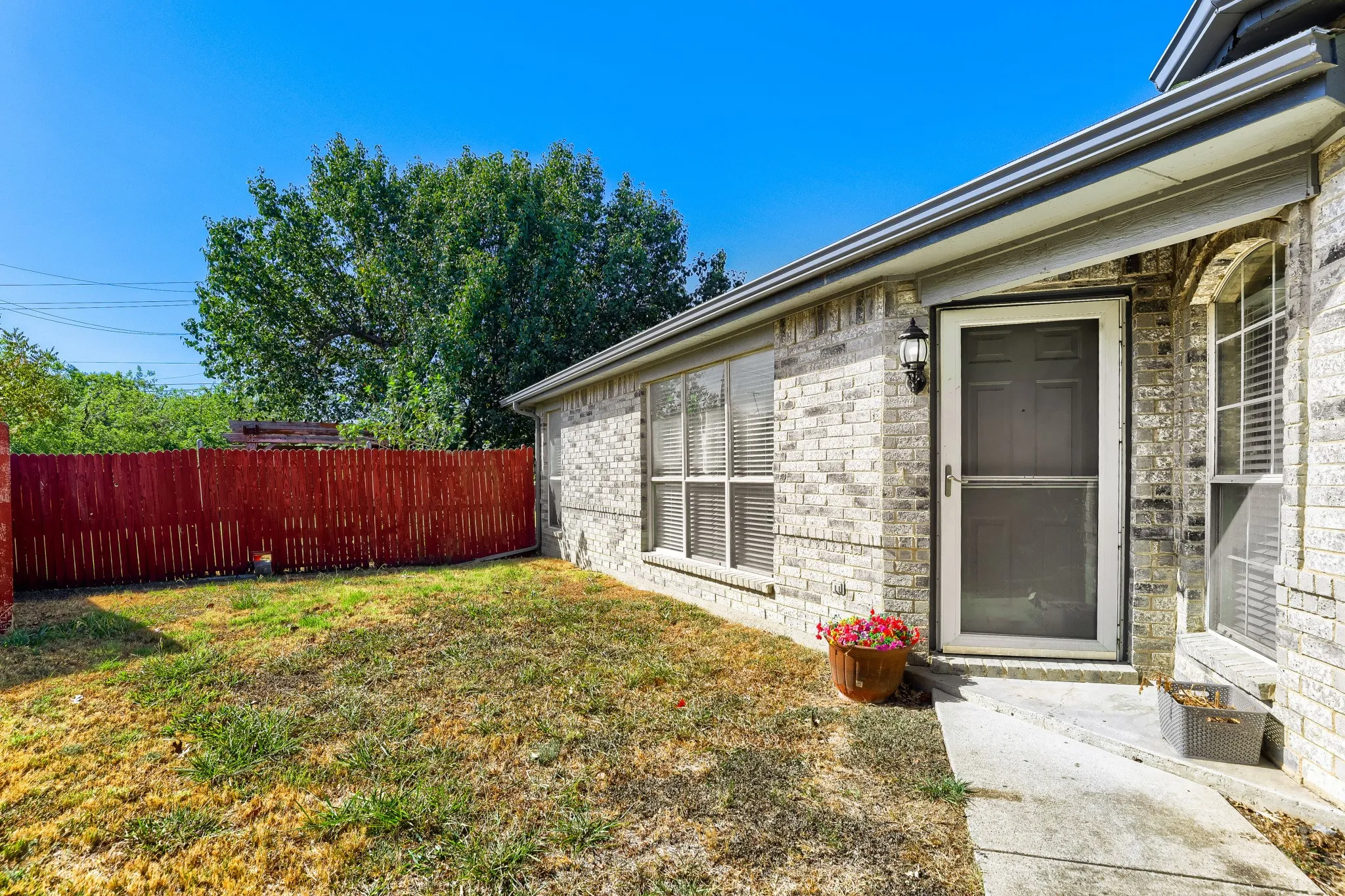 Single Family Residence For Rent in Collin County , 2202 Brookview Drive, Mc Kinney, Texas 75072, 4 Bedroom, 2 Bathroom, Garage spaces, 1,063 Sqft, built in 1994, mls#21336845, Real Estate Agent in Mc Kinney, Homes For Rent in Collin county, Homes For Rent in Mc Kinney, Realtor in Mc Kinney Texas, Real Estate Brokerage Independent Realty Texas, Luminita Cordes Realtor
