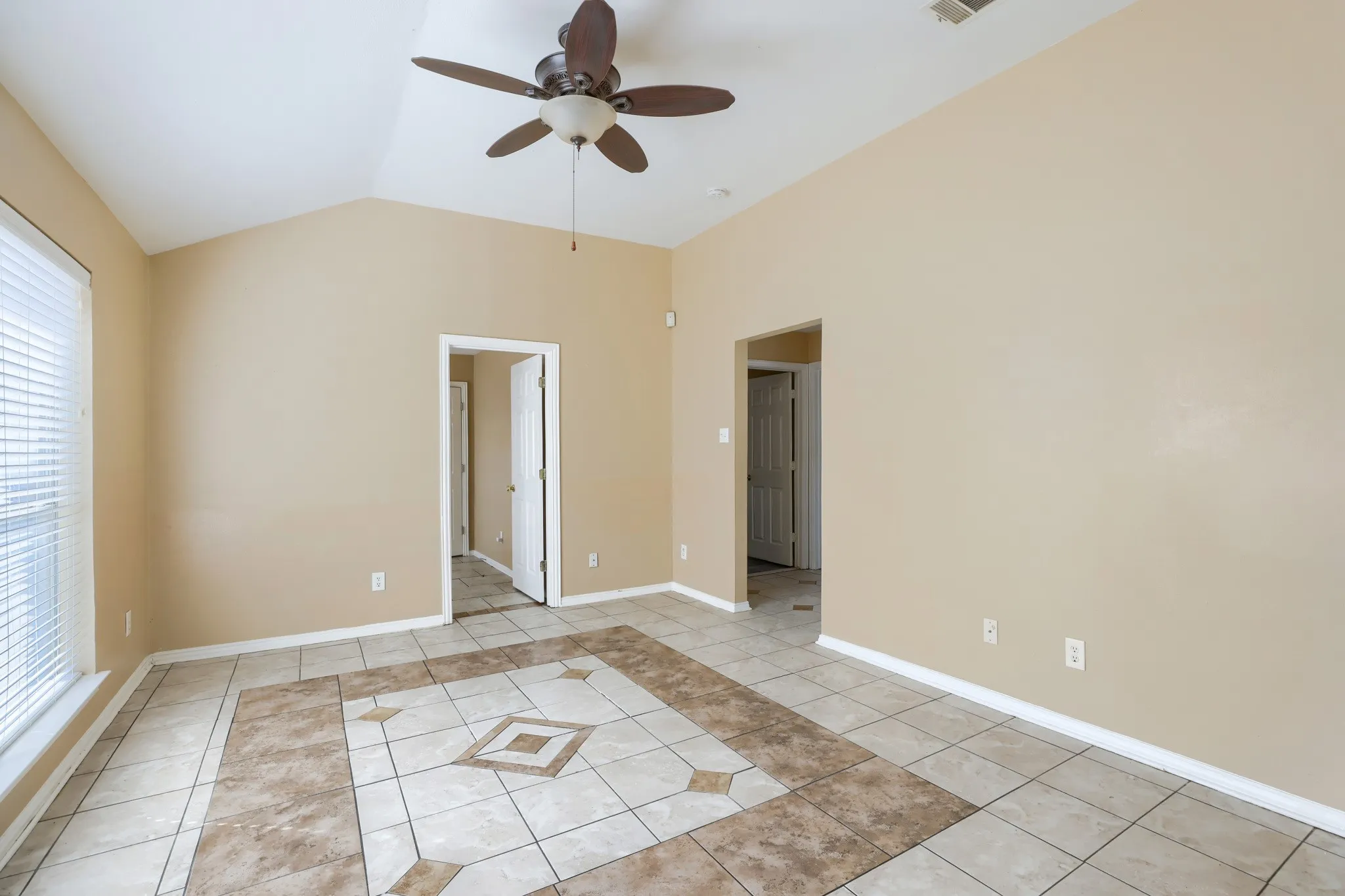 Single Family Residence For Rent in Collin County , 2202 Brookview Drive, Mc Kinney, Texas 75072, 4 Bedroom, 2 Bathroom, Garage spaces, 1,063 Sqft, built in 1994, mls#21336845, Real Estate Agent in Mc Kinney, Homes For Rent in Collin county, Homes For Rent in Mc Kinney, Realtor in Mc Kinney Texas, Real Estate Brokerage Independent Realty Texas, Luminita Cordes Realtor