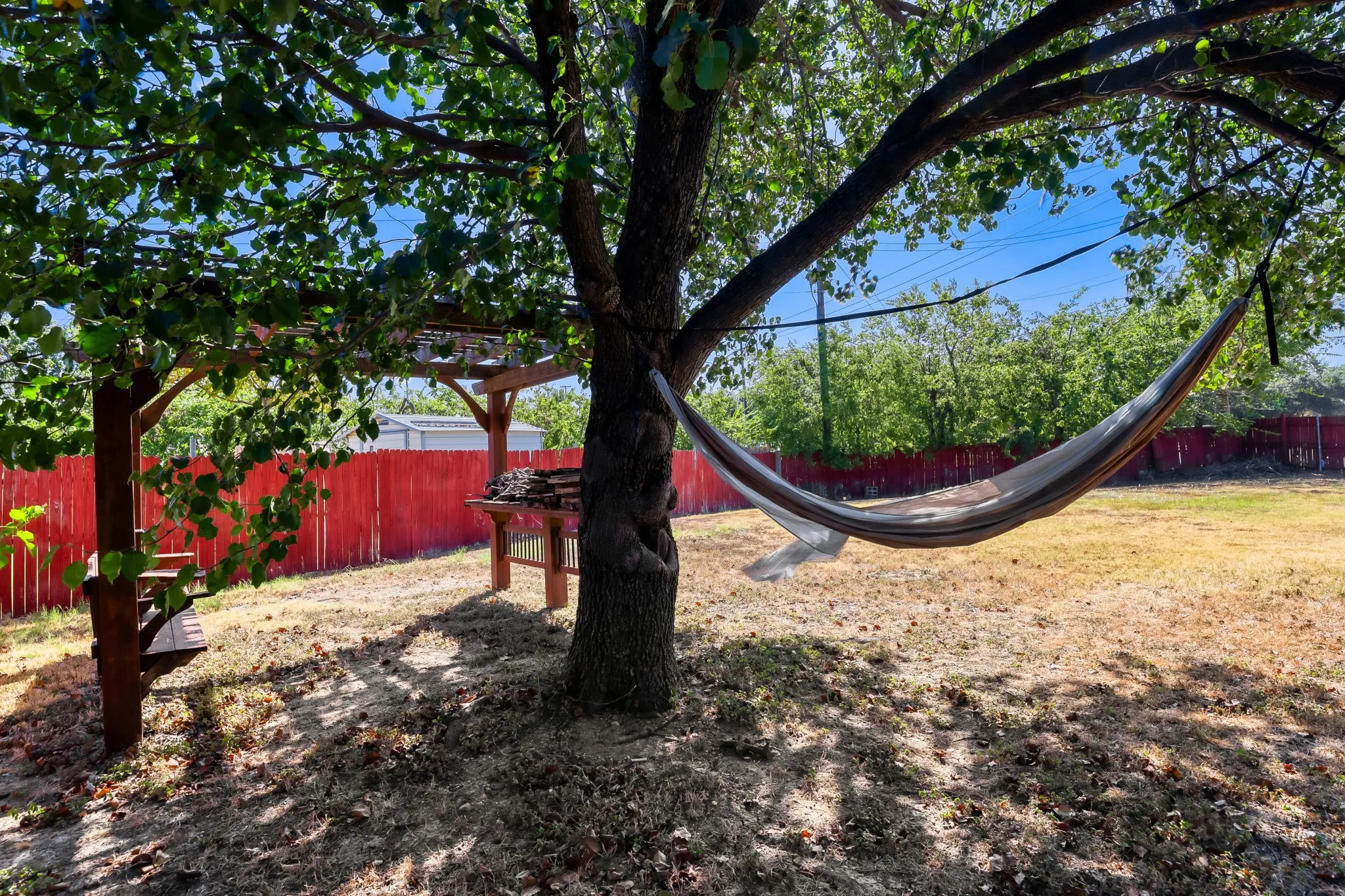 Single Family Residence For Rent in Collin County , 2202 Brookview Drive, Mc Kinney, Texas 75072, 4 Bedroom, 2 Bathroom, Garage spaces, 1,063 Sqft, built in 1994, mls#21336845, Real Estate Agent in Mc Kinney, Homes For Rent in Collin county, Homes For Rent in Mc Kinney, Realtor in Mc Kinney Texas, Real Estate Brokerage Independent Realty Texas, Luminita Cordes Realtor