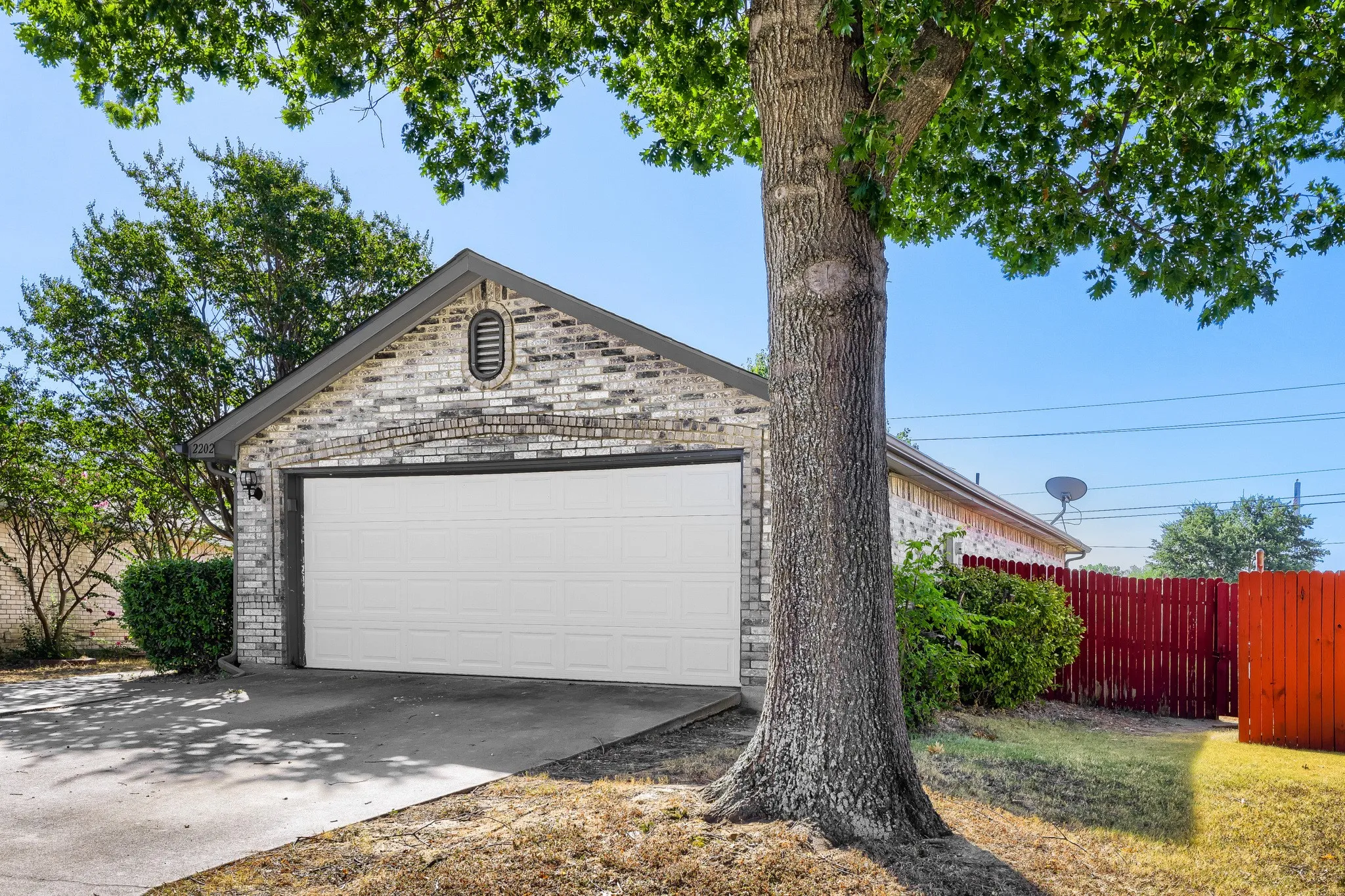 Single Family Residence For Rent in Collin County , 2202 Brookview Drive, Mc Kinney, Texas 75072, 4 Bedroom, 2 Bathroom, Garage spaces, 1,063 Sqft, built in 1994, mls#21336845, Real Estate Agent in Mc Kinney, Homes For Rent in Collin county, Homes For Rent in Mc Kinney, Realtor in Mc Kinney Texas, Real Estate Brokerage Independent Realty Texas, Luminita Cordes Realtor