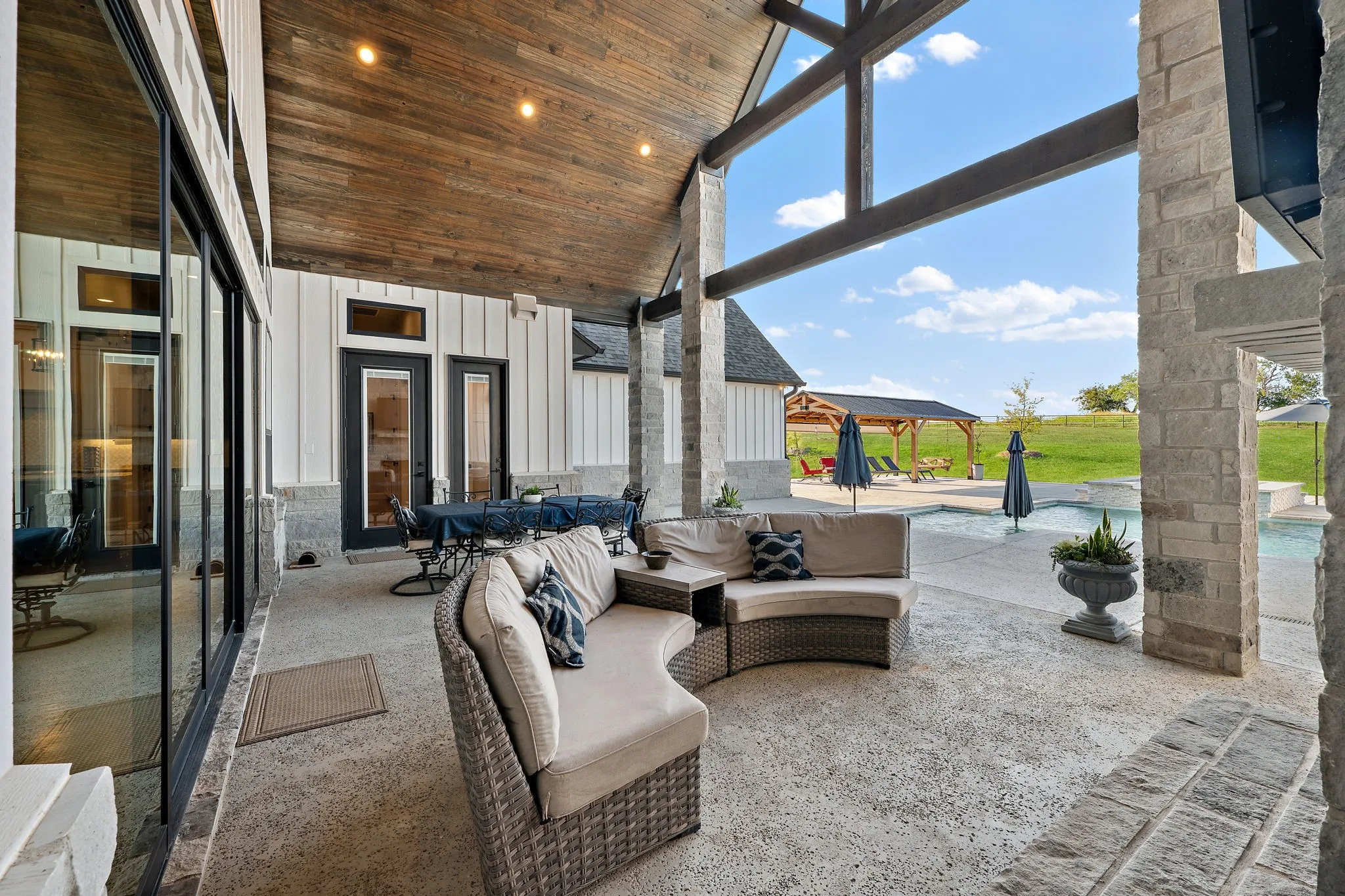 Single Family Residence For Sale in Parker County , 412 Royal Santana Run, Weatherford, Texas 76087, 4 Bedroom, 4 Bathroom, 3 Garage spaces, 4,524 Sqft, built in 2022, mls#21341328, Real Estate Agent in Weatherford, Homes For Sale in Parker county, Homes For Sale in Weatherford, Realtor in Weatherford Texas, Real Estate Brokerage Independent Realty Texas, Luminita Cordes Realtor