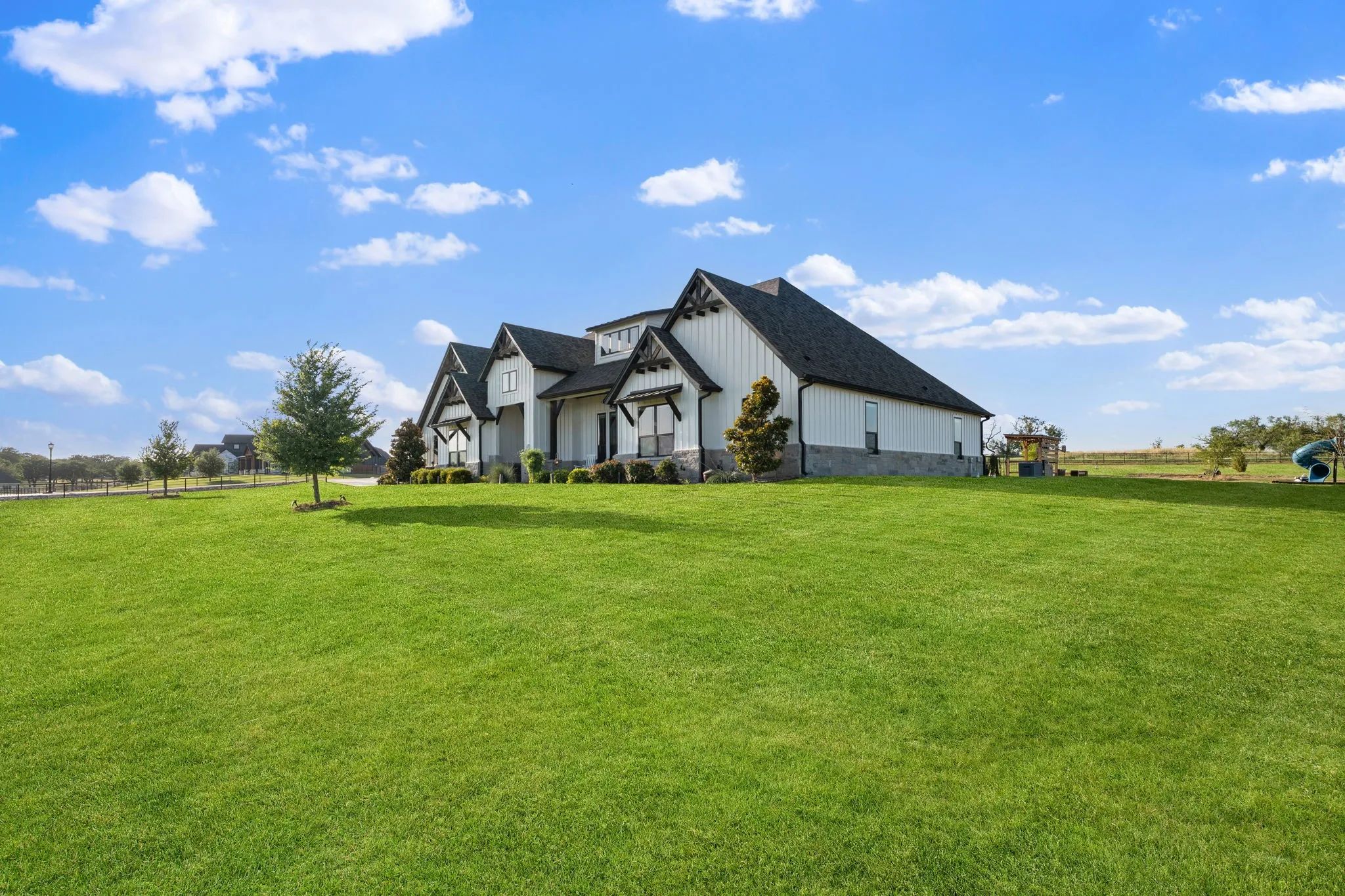 Single Family Residence For Sale in Parker County , 412 Royal Santana Run, Weatherford, Texas 76087, 4 Bedroom, 4 Bathroom, 3 Garage spaces, 4,524 Sqft, built in 2022, mls#21341328, Real Estate Agent in Weatherford, Homes For Sale in Parker county, Homes For Sale in Weatherford, Realtor in Weatherford Texas, Real Estate Brokerage Independent Realty Texas, Luminita Cordes Realtor