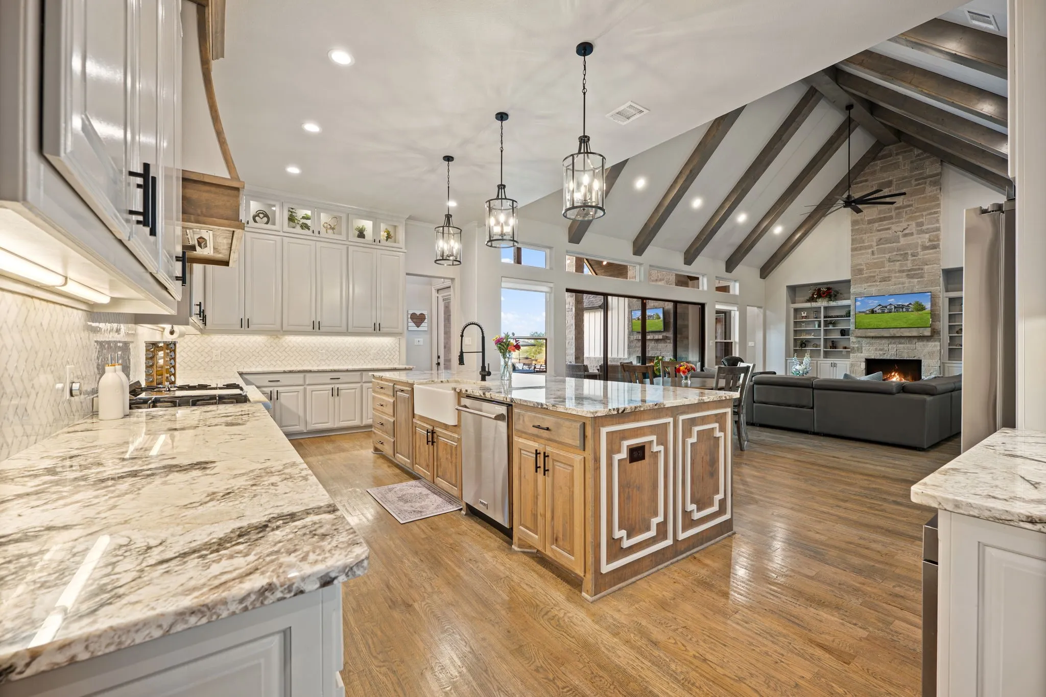 Single Family Residence For Sale in Parker County , 412 Royal Santana Run, Weatherford, Texas 76087, 4 Bedroom, 4 Bathroom, 3 Garage spaces, 4,524 Sqft, built in 2022, mls#21341328, Real Estate Agent in Weatherford, Homes For Sale in Parker county, Homes For Sale in Weatherford, Realtor in Weatherford Texas, Real Estate Brokerage Independent Realty Texas, Luminita Cordes Realtor