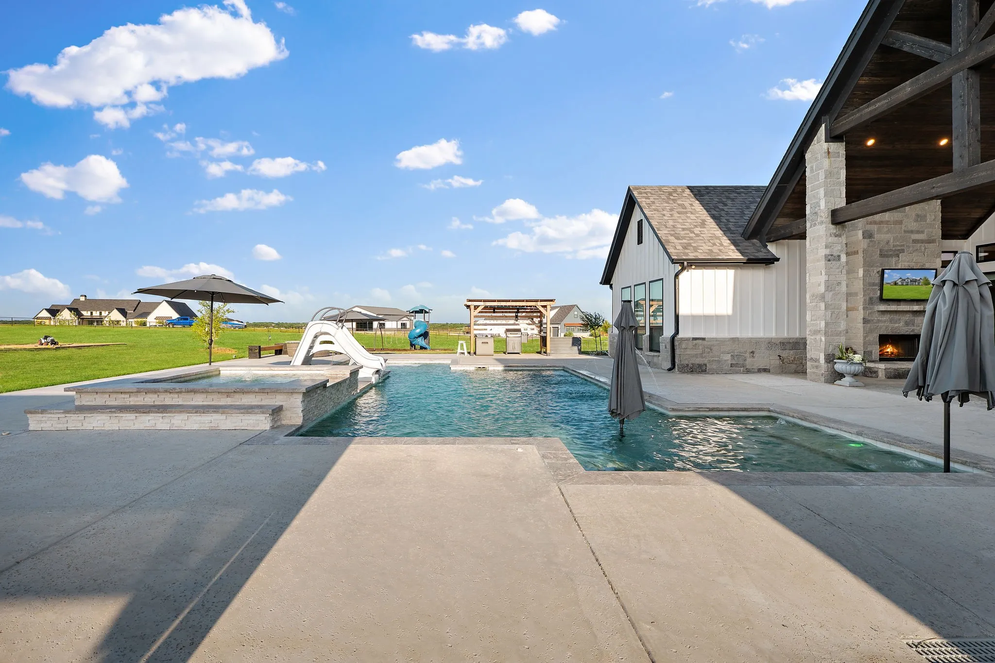 Single Family Residence For Sale in Parker County , 412 Royal Santana Run, Weatherford, Texas 76087, 4 Bedroom, 4 Bathroom, 3 Garage spaces, 4,524 Sqft, built in 2022, mls#21341328, Real Estate Agent in Weatherford, Homes For Sale in Parker county, Homes For Sale in Weatherford, Realtor in Weatherford Texas, Real Estate Brokerage Independent Realty Texas, Luminita Cordes Realtor
