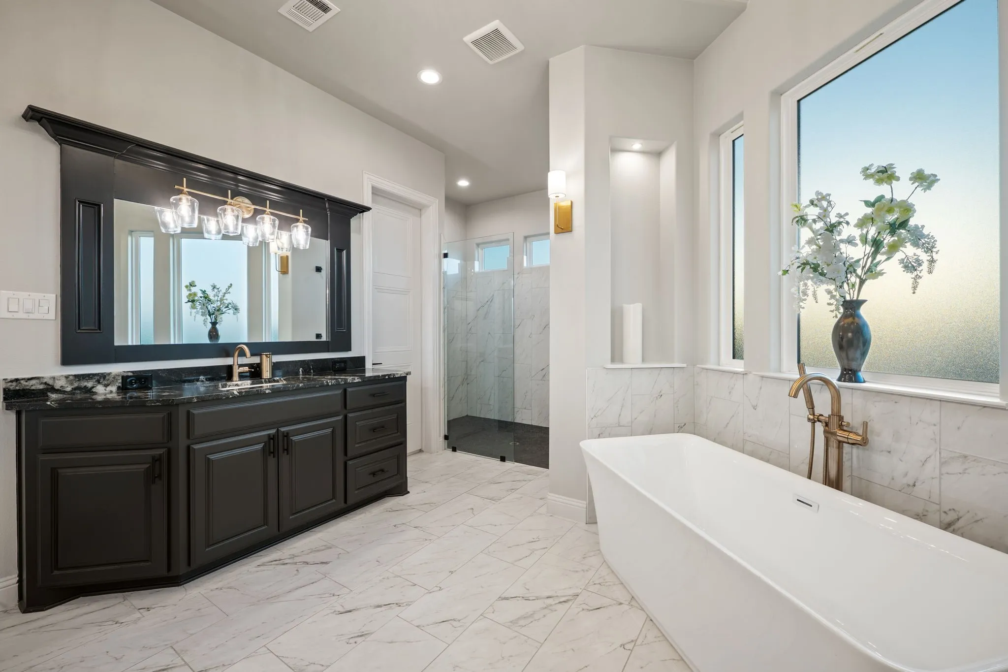 Single Family Residence For Sale in Parker County , 412 Royal Santana Run, Weatherford, Texas 76087, 4 Bedroom, 4 Bathroom, 3 Garage spaces, 4,524 Sqft, built in 2022, mls#21341328, Real Estate Agent in Weatherford, Homes For Sale in Parker county, Homes For Sale in Weatherford, Realtor in Weatherford Texas, Real Estate Brokerage Independent Realty Texas, Luminita Cordes Realtor