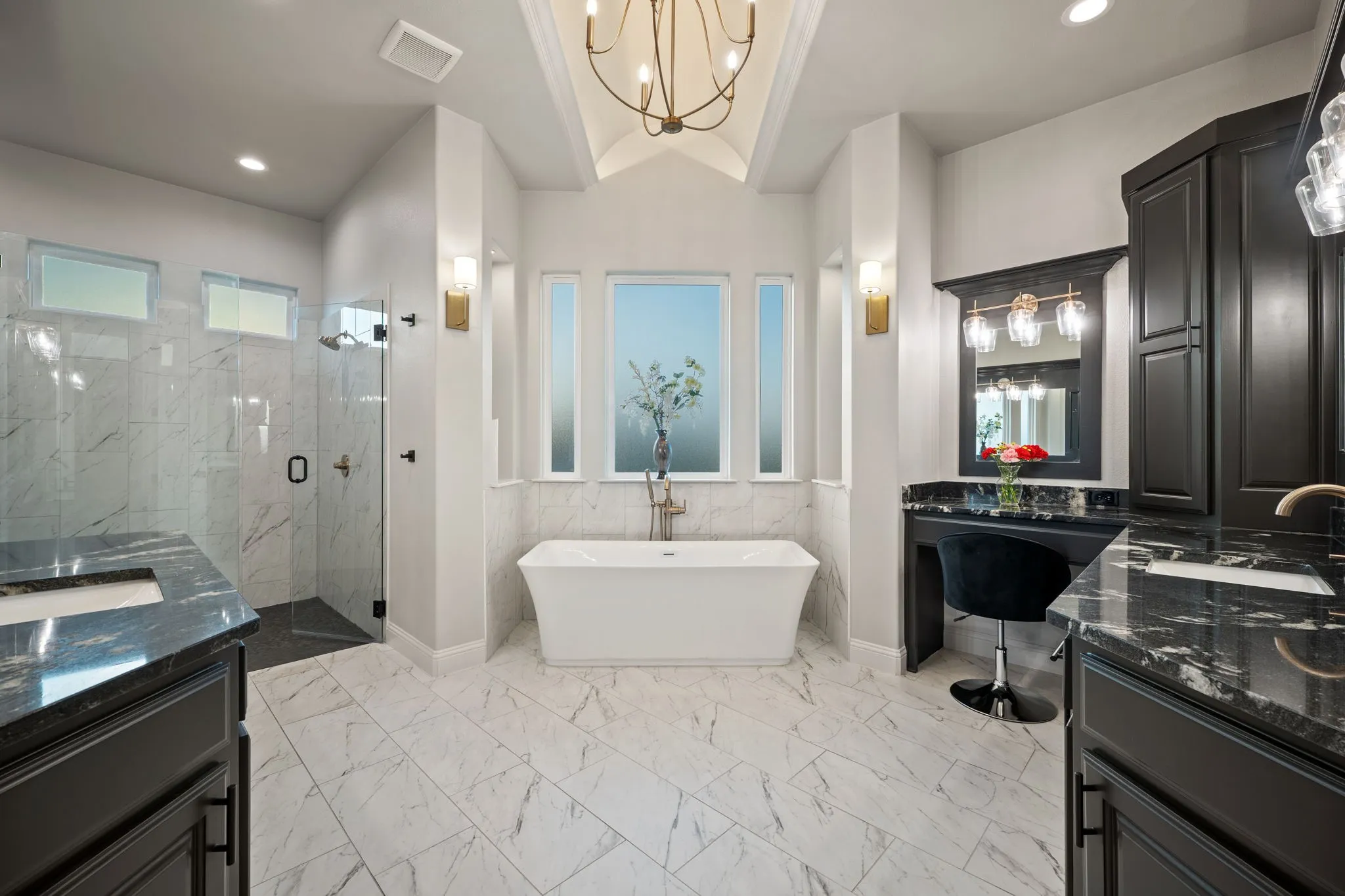 Single Family Residence For Sale in Parker County , 412 Royal Santana Run, Weatherford, Texas 76087, 4 Bedroom, 4 Bathroom, 3 Garage spaces, 4,524 Sqft, built in 2022, mls#21341328, Real Estate Agent in Weatherford, Homes For Sale in Parker county, Homes For Sale in Weatherford, Realtor in Weatherford Texas, Real Estate Brokerage Independent Realty Texas, Luminita Cordes Realtor