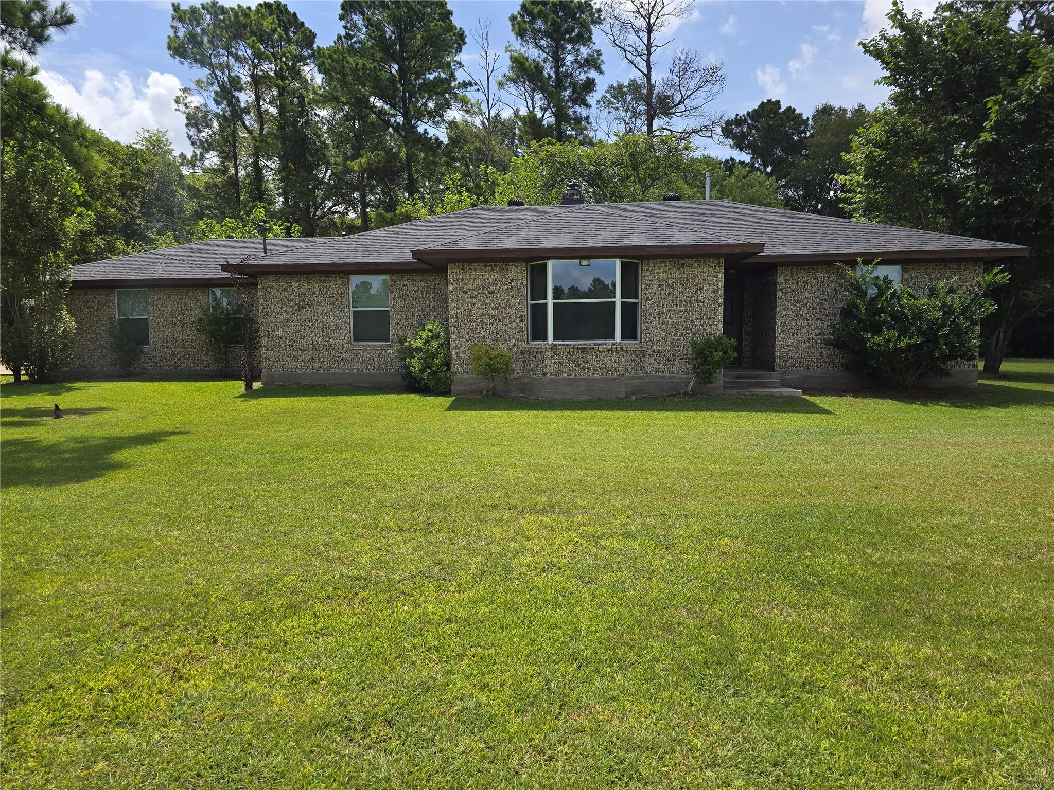 Single Family Residence For Rent in Walker County , 65 Paisano Lane, Huntsville, Texas 77340, 3 Bedrooms, 2 Bathrooms, 2 Garage spaces, 1,488 Sqft, built in 1989, Price $1,800, mls#21335517, Real Estate Agent in Huntsville, Homes For Rent in Walker county, Homes For Rent in Huntsville, Realtor in Huntsville Texas, Real Estate Brokerage Independent Realty Texas, Luminita Cordes Realtor