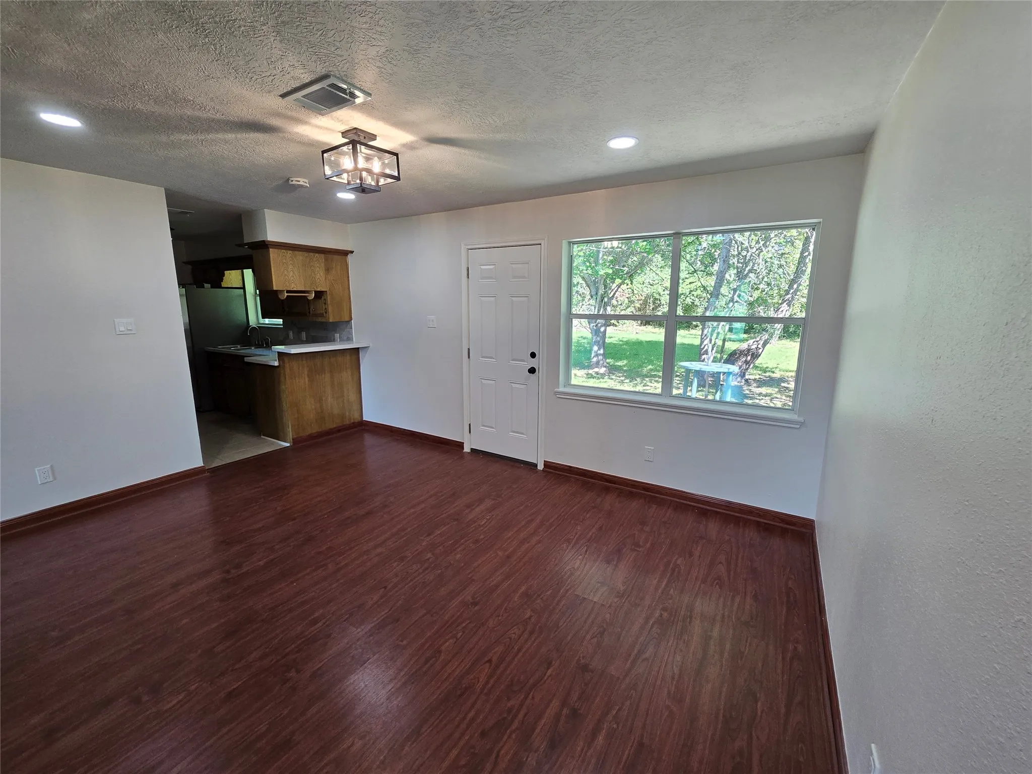 Single Family Residence For Rent in Walker County , 65 Paisano Lane, Huntsville, Texas 77340, 3 Bedrooms, 2 Bathrooms, 2 Garage spaces, 1,488 Sqft, built in 1989, Price $1,800, mls#21335517, Real Estate Agent in Huntsville, Homes For Rent in Walker county, Homes For Rent in Huntsville, Realtor in Huntsville Texas, Real Estate Brokerage Independent Realty Texas, Luminita Cordes Realtor