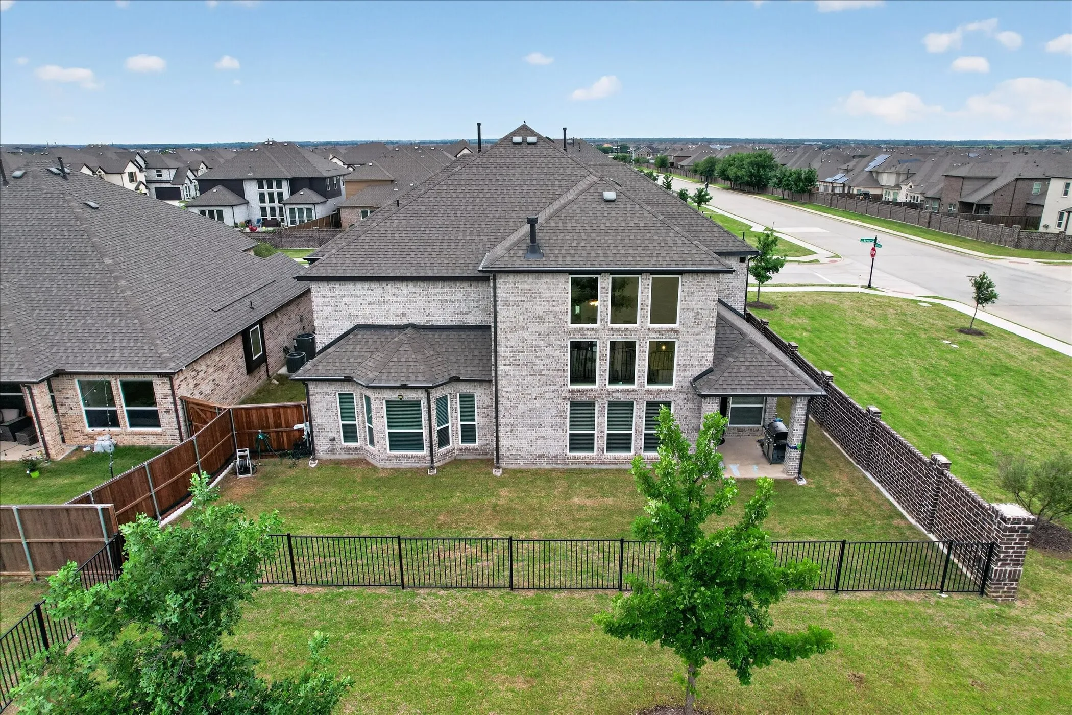 Single Family Residence For Sale in Denton County , 4504 Barnacre Avenue, Celina, Texas 76227, 6 Bedroom, 4 Bathroom, 2 Garage spaces, 4,428 Sqft, built in 2022, mls#21341760, Real Estate Agent in Celina, Homes For Sale in Denton county, Homes For Sale in Celina, Realtor in Celina Texas, Real Estate Brokerage Independent Realty Texas, Luminita Cordes Realtor