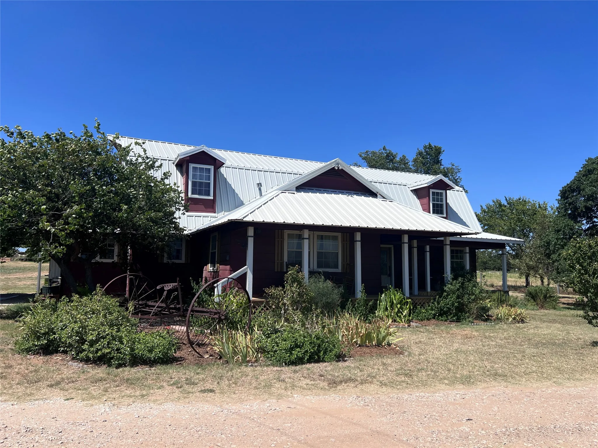 Single Family Residence For Sale in Wise County , 706 County Road 4599, Boyd, Texas 76023, 4 Bedroom, 3 Bathroom, Garage spaces, 2,465 Sqft, built in 1908, mls#21336857, Real Estate Agent in Boyd, Homes For Sale in Wise county, Homes For Sale in Boyd, Realtor in Boyd Texas, Real Estate Brokerage Independent Realty Texas, Luminita Cordes Realtor