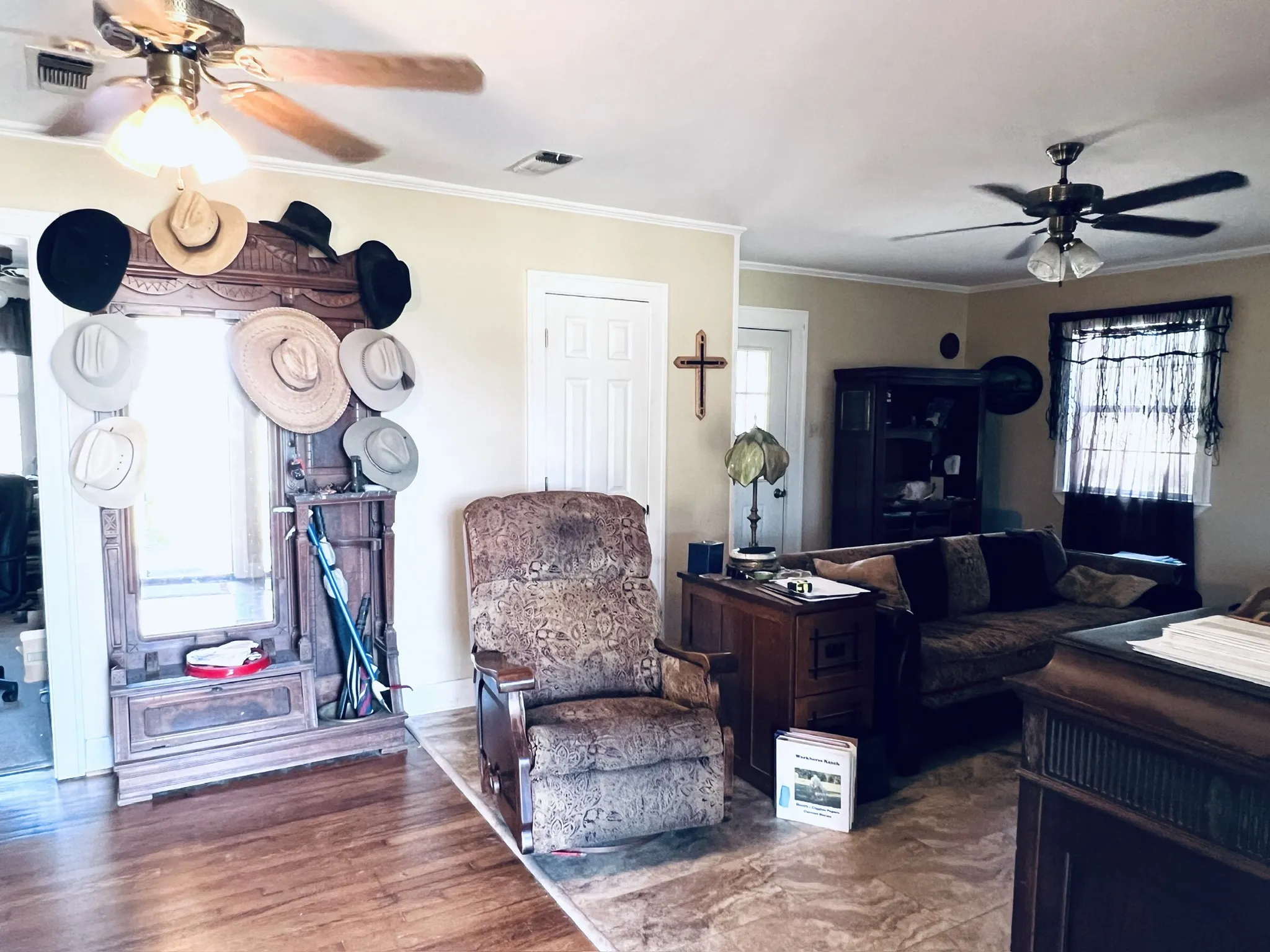 Single Family Residence For Sale in Wise County , 706 County Road 4599, Boyd, Texas 76023, 4 Bedroom, 3 Bathroom, Garage spaces, 2,465 Sqft, built in 1908, mls#21336857, Real Estate Agent in Boyd, Homes For Sale in Wise county, Homes For Sale in Boyd, Realtor in Boyd Texas, Real Estate Brokerage Independent Realty Texas, Luminita Cordes Realtor