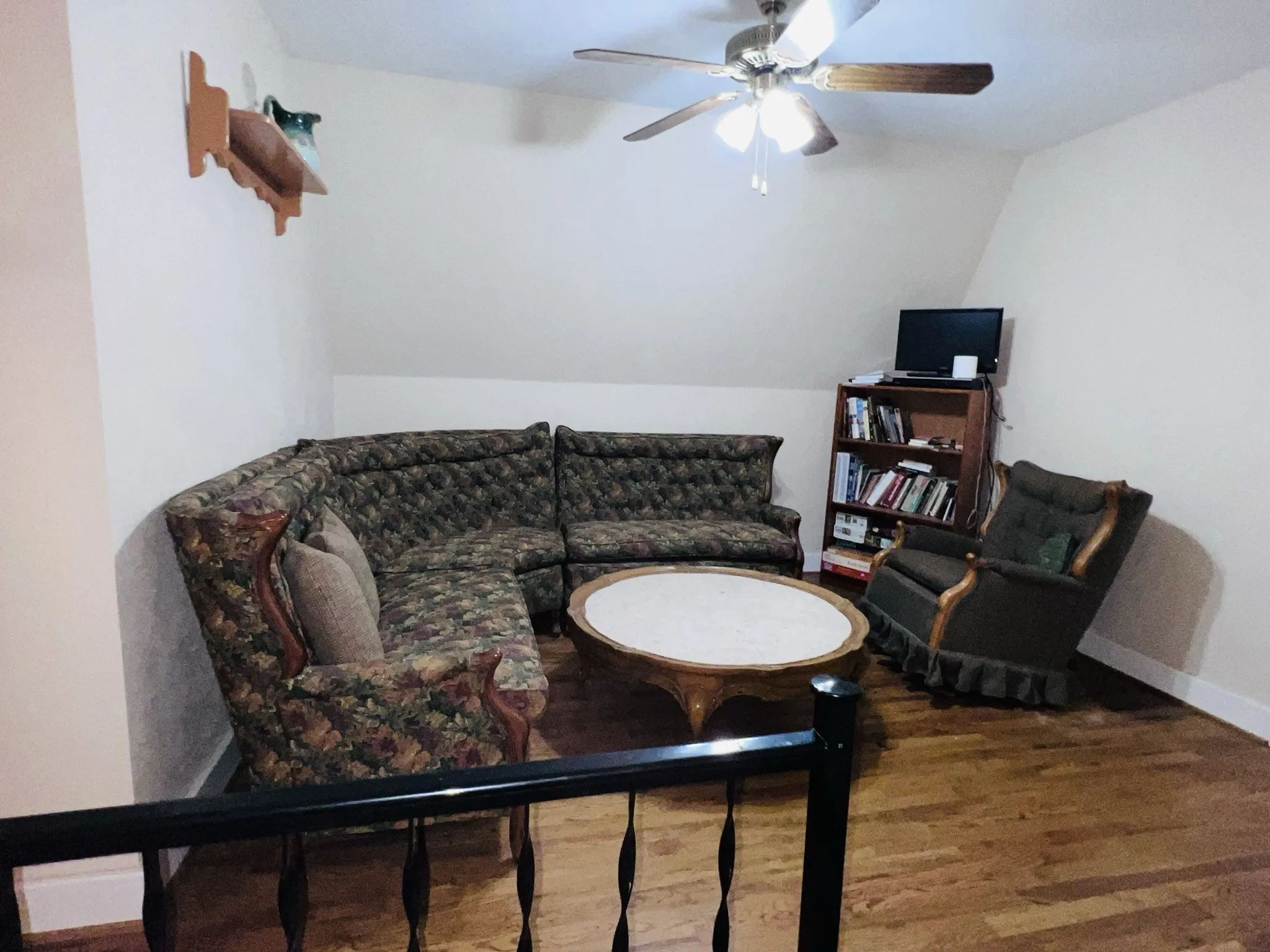 Upstairs sitting area/gaming area