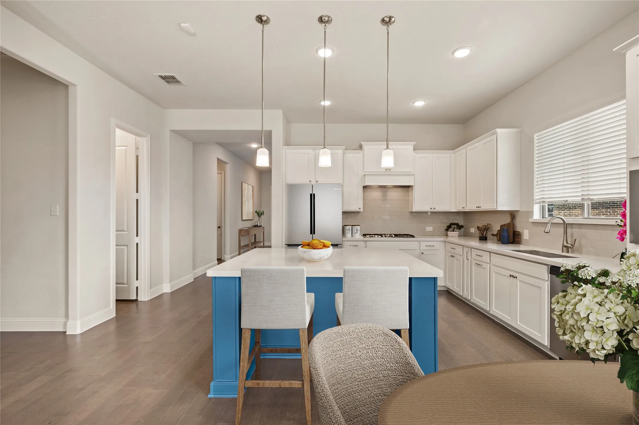Staged breakfast to kitchen photo