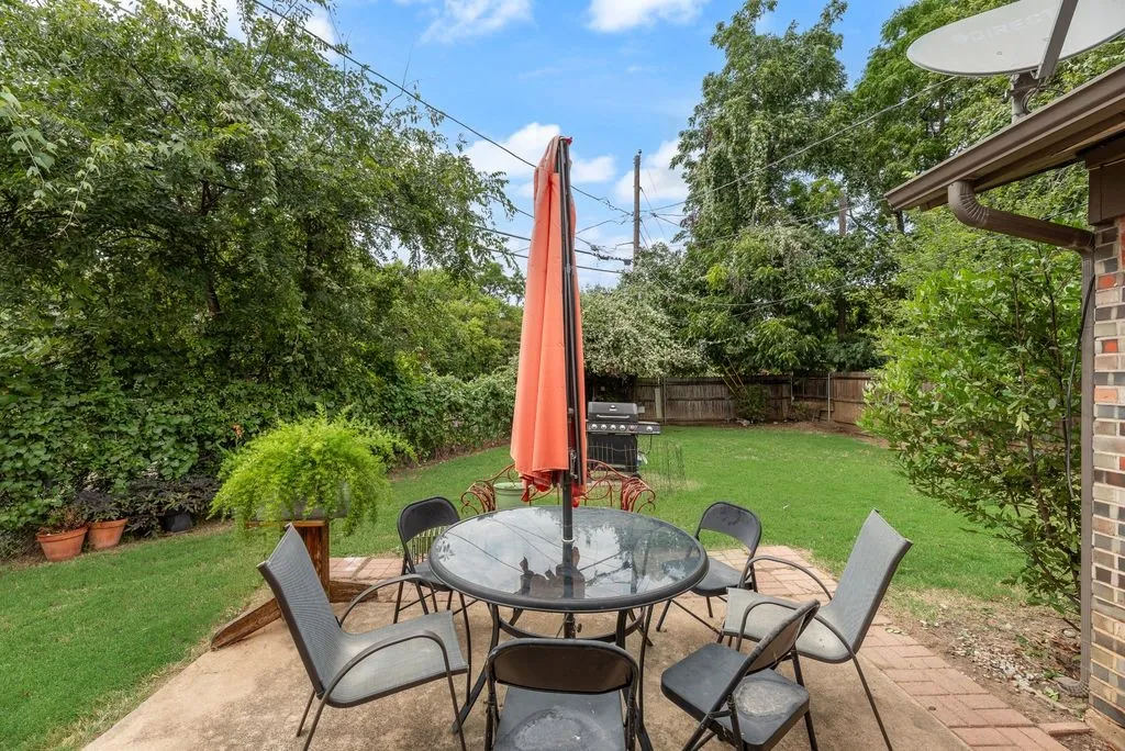 Single Family Residence For Sale in Tarrant County , 117 Myrtle Court, Hurst, Texas 76053, 3 Bedroom, 2 Bathroom, 2 Garage spaces, 1,180 Sqft, built in 1968, mls#21336958, Real Estate Agent in Hurst, Homes For Sale in Tarrant county, Homes For Sale in Hurst, Realtor in Hurst Texas, Real Estate Brokerage Independent Realty Texas, Luminita Cordes Realtor