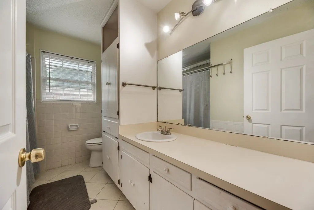 Single Family Residence For Sale in Tarrant County , 117 Myrtle Court, Hurst, Texas 76053, 3 Bedroom, 2 Bathroom, 2 Garage spaces, 1,180 Sqft, built in 1968, mls#21336958, Real Estate Agent in Hurst, Homes For Sale in Tarrant county, Homes For Sale in Hurst, Realtor in Hurst Texas, Real Estate Brokerage Independent Realty Texas, Luminita Cordes Realtor
