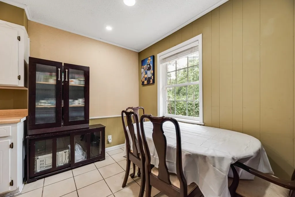 Single Family Residence For Sale in Tarrant County , 117 Myrtle Court, Hurst, Texas 76053, 3 Bedroom, 2 Bathroom, 2 Garage spaces, 1,180 Sqft, built in 1968, mls#21336958, Real Estate Agent in Hurst, Homes For Sale in Tarrant county, Homes For Sale in Hurst, Realtor in Hurst Texas, Real Estate Brokerage Independent Realty Texas, Luminita Cordes Realtor
