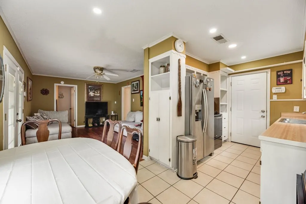 Single Family Residence For Sale in Tarrant County , 117 Myrtle Court, Hurst, Texas 76053, 3 Bedroom, 2 Bathroom, 2 Garage spaces, 1,180 Sqft, built in 1968, mls#21336958, Real Estate Agent in Hurst, Homes For Sale in Tarrant county, Homes For Sale in Hurst, Realtor in Hurst Texas, Real Estate Brokerage Independent Realty Texas, Luminita Cordes Realtor
