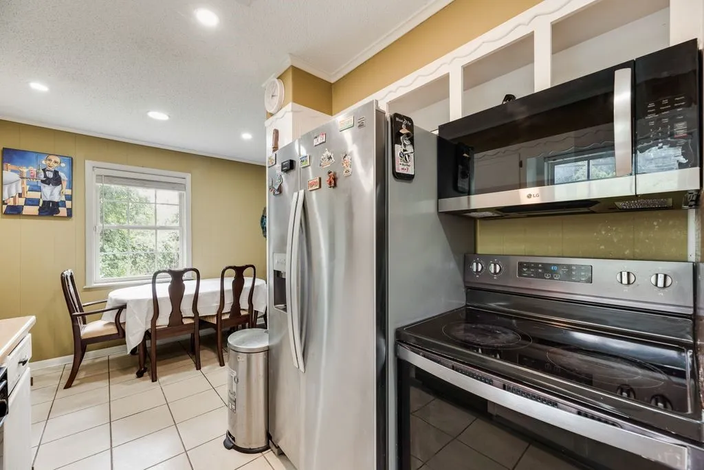 Single Family Residence For Sale in Tarrant County , 117 Myrtle Court, Hurst, Texas 76053, 3 Bedroom, 2 Bathroom, 2 Garage spaces, 1,180 Sqft, built in 1968, mls#21336958, Real Estate Agent in Hurst, Homes For Sale in Tarrant county, Homes For Sale in Hurst, Realtor in Hurst Texas, Real Estate Brokerage Independent Realty Texas, Luminita Cordes Realtor
