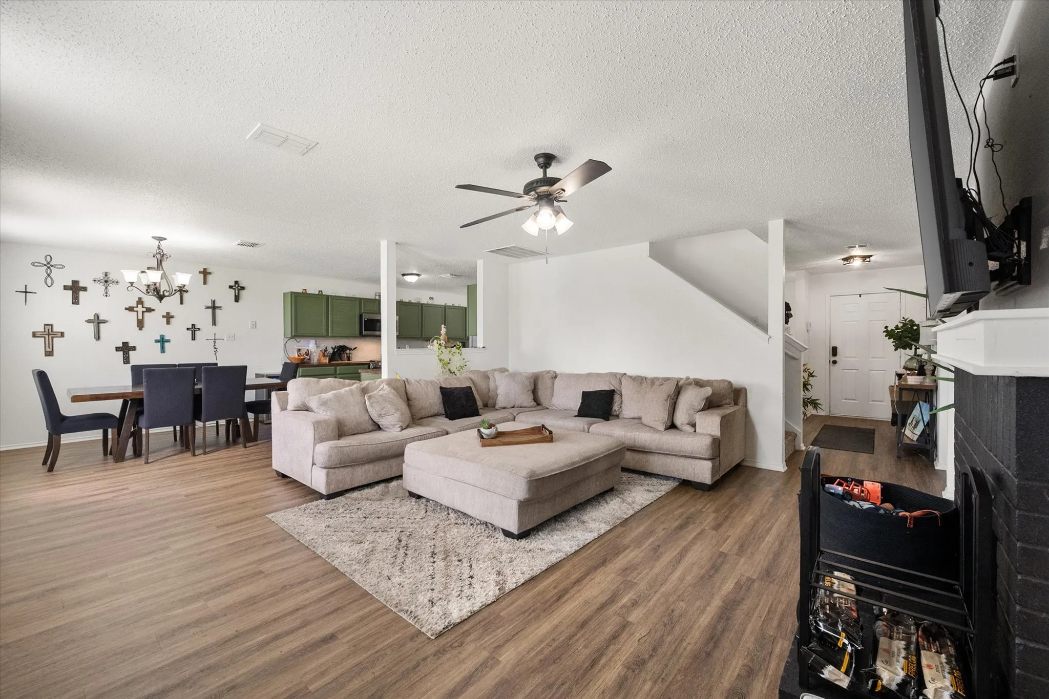 Single Family Residence For Sale in Tarrant County , 1409 Blazing Star Trail, Burleson, Texas 76028, 4 Bedroom, 3 Bathroom, 2 Garage spaces, 2,377 Sqft, built in 2003, mls#21335257, Real Estate Agent in Burleson, Homes For Sale in Tarrant county, Homes For Sale in Burleson, Realtor in Burleson Texas, Real Estate Brokerage Independent Realty Texas, Luminita Cordes Realtor
