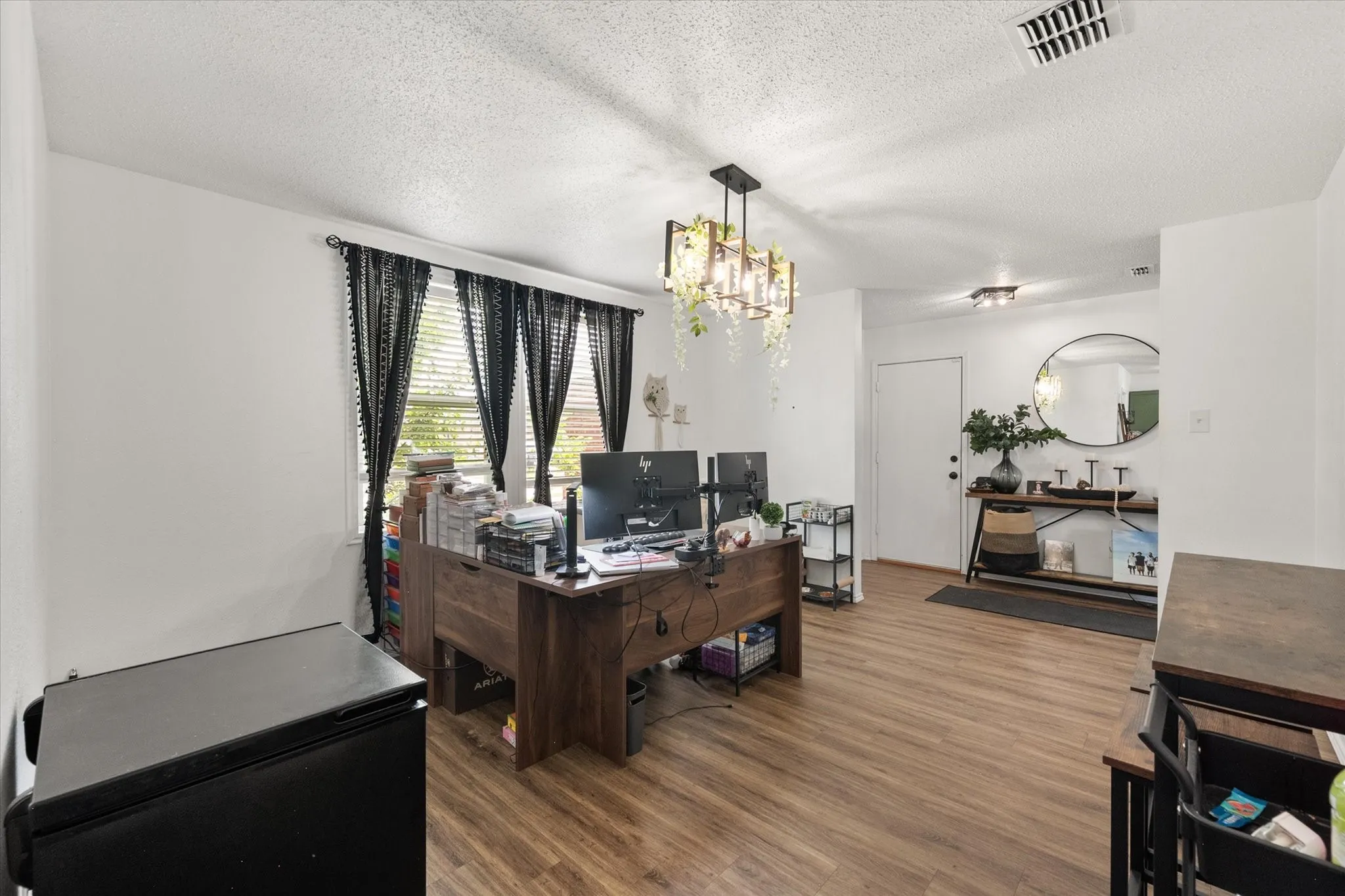 Single Family Residence For Sale in Tarrant County , 1409 Blazing Star Trail, Burleson, Texas 76028, 4 Bedroom, 3 Bathroom, 2 Garage spaces, 2,377 Sqft, built in 2003, mls#21335257, Real Estate Agent in Burleson, Homes For Sale in Tarrant county, Homes For Sale in Burleson, Realtor in Burleson Texas, Real Estate Brokerage Independent Realty Texas, Luminita Cordes Realtor