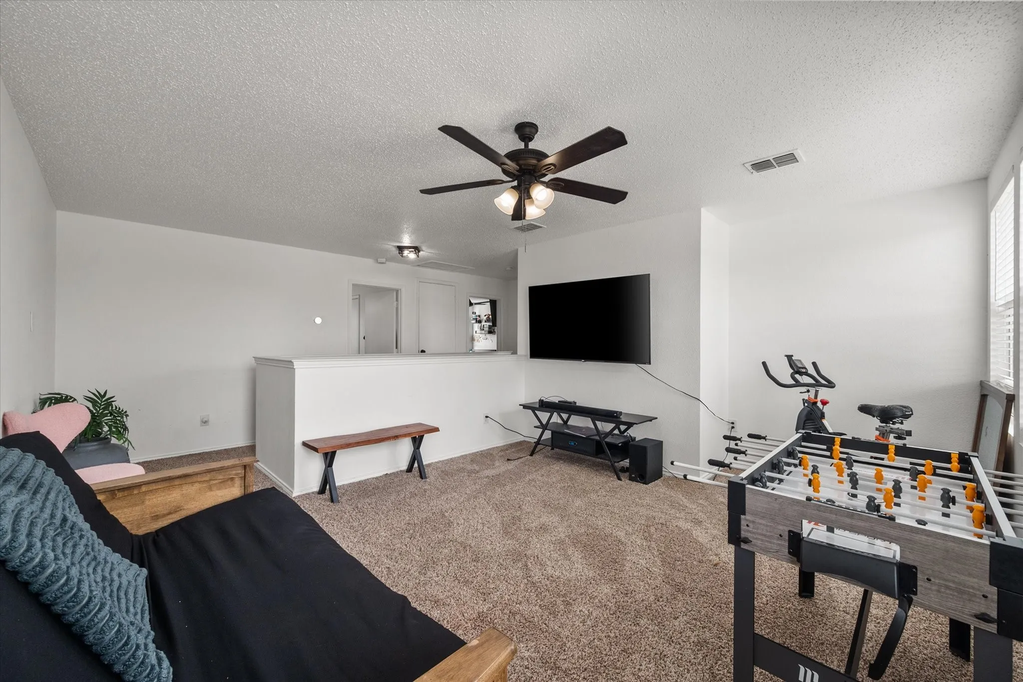 Single Family Residence For Sale in Tarrant County , 1409 Blazing Star Trail, Burleson, Texas 76028, 4 Bedroom, 3 Bathroom, 2 Garage spaces, 2,377 Sqft, built in 2003, mls#21335257, Real Estate Agent in Burleson, Homes For Sale in Tarrant county, Homes For Sale in Burleson, Realtor in Burleson Texas, Real Estate Brokerage Independent Realty Texas, Luminita Cordes Realtor