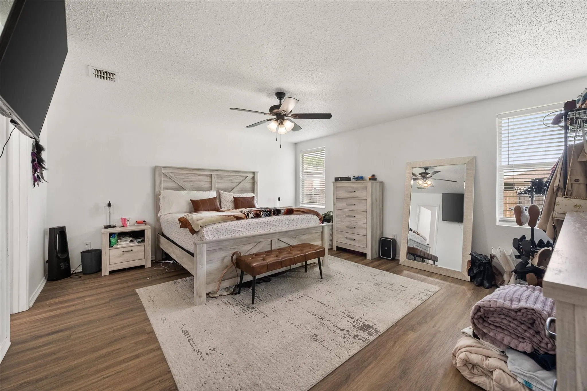Single Family Residence For Sale in Tarrant County , 1409 Blazing Star Trail, Burleson, Texas 76028, 4 Bedroom, 3 Bathroom, 2 Garage spaces, 2,377 Sqft, built in 2003, mls#21335257, Real Estate Agent in Burleson, Homes For Sale in Tarrant county, Homes For Sale in Burleson, Realtor in Burleson Texas, Real Estate Brokerage Independent Realty Texas, Luminita Cordes Realtor