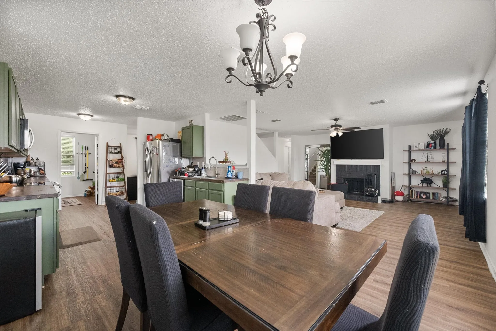 Single Family Residence For Sale in Tarrant County , 1409 Blazing Star Trail, Burleson, Texas 76028, 4 Bedroom, 3 Bathroom, 2 Garage spaces, 2,377 Sqft, built in 2003, mls#21335257, Real Estate Agent in Burleson, Homes For Sale in Tarrant county, Homes For Sale in Burleson, Realtor in Burleson Texas, Real Estate Brokerage Independent Realty Texas, Luminita Cordes Realtor