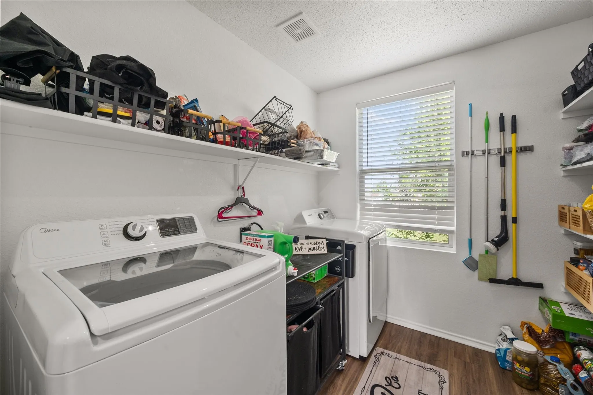 Single Family Residence For Sale in Tarrant County , 1409 Blazing Star Trail, Burleson, Texas 76028, 4 Bedroom, 3 Bathroom, 2 Garage spaces, 2,377 Sqft, built in 2003, mls#21335257, Real Estate Agent in Burleson, Homes For Sale in Tarrant county, Homes For Sale in Burleson, Realtor in Burleson Texas, Real Estate Brokerage Independent Realty Texas, Luminita Cordes Realtor