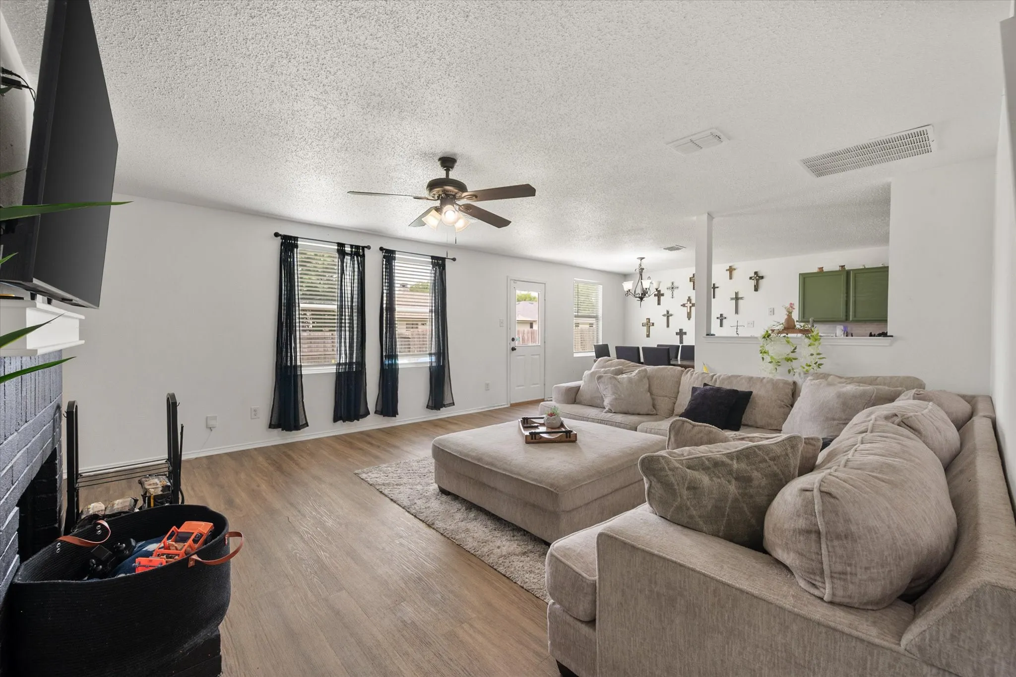 Single Family Residence For Sale in Tarrant County , 1409 Blazing Star Trail, Burleson, Texas 76028, 4 Bedroom, 3 Bathroom, 2 Garage spaces, 2,377 Sqft, built in 2003, mls#21335257, Real Estate Agent in Burleson, Homes For Sale in Tarrant county, Homes For Sale in Burleson, Realtor in Burleson Texas, Real Estate Brokerage Independent Realty Texas, Luminita Cordes Realtor