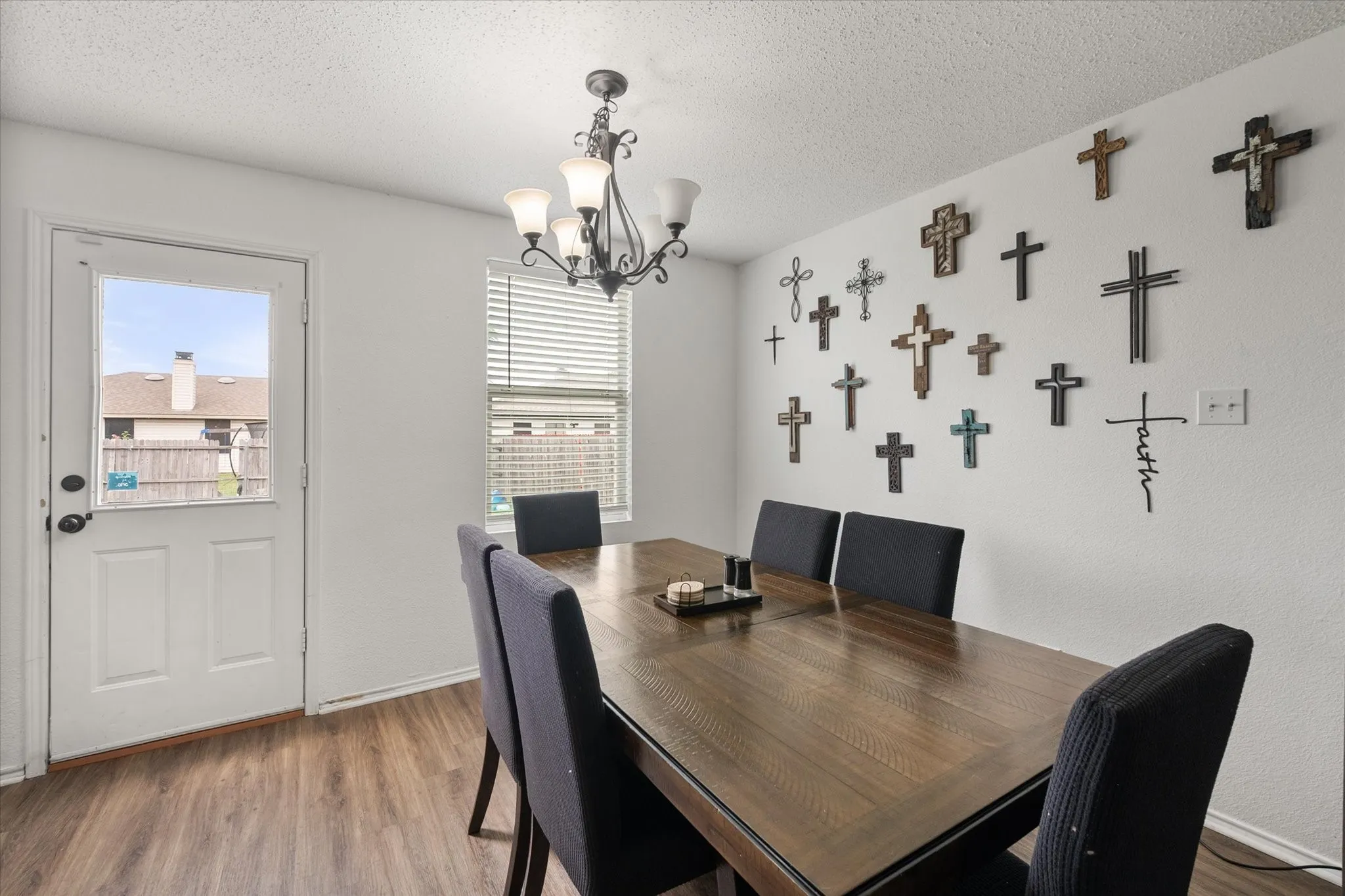 Single Family Residence For Sale in Tarrant County , 1409 Blazing Star Trail, Burleson, Texas 76028, 4 Bedroom, 3 Bathroom, 2 Garage spaces, 2,377 Sqft, built in 2003, mls#21335257, Real Estate Agent in Burleson, Homes For Sale in Tarrant county, Homes For Sale in Burleson, Realtor in Burleson Texas, Real Estate Brokerage Independent Realty Texas, Luminita Cordes Realtor