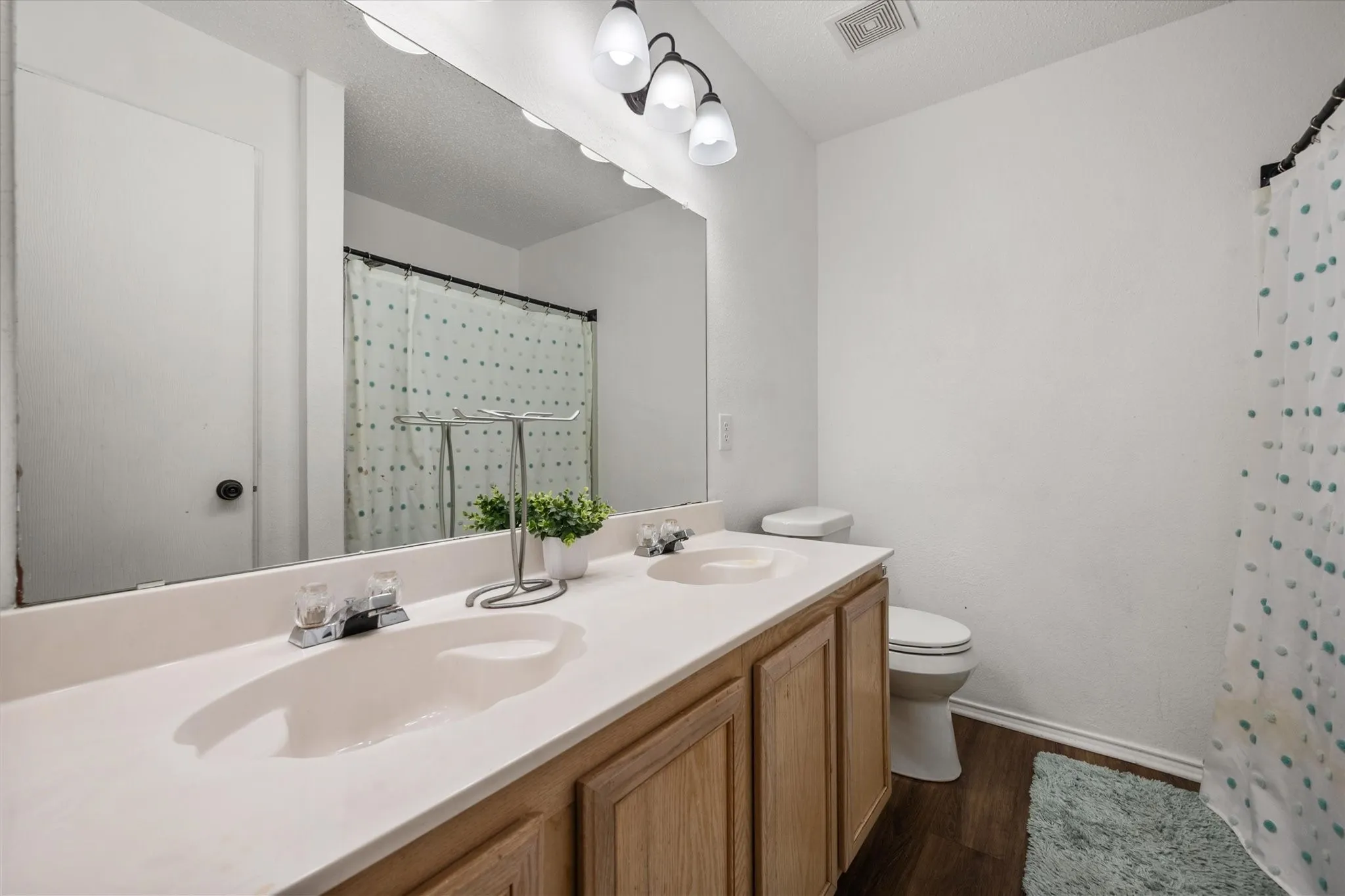 Single Family Residence For Sale in Tarrant County , 1409 Blazing Star Trail, Burleson, Texas 76028, 4 Bedroom, 3 Bathroom, 2 Garage spaces, 2,377 Sqft, built in 2003, mls#21335257, Real Estate Agent in Burleson, Homes For Sale in Tarrant county, Homes For Sale in Burleson, Realtor in Burleson Texas, Real Estate Brokerage Independent Realty Texas, Luminita Cordes Realtor