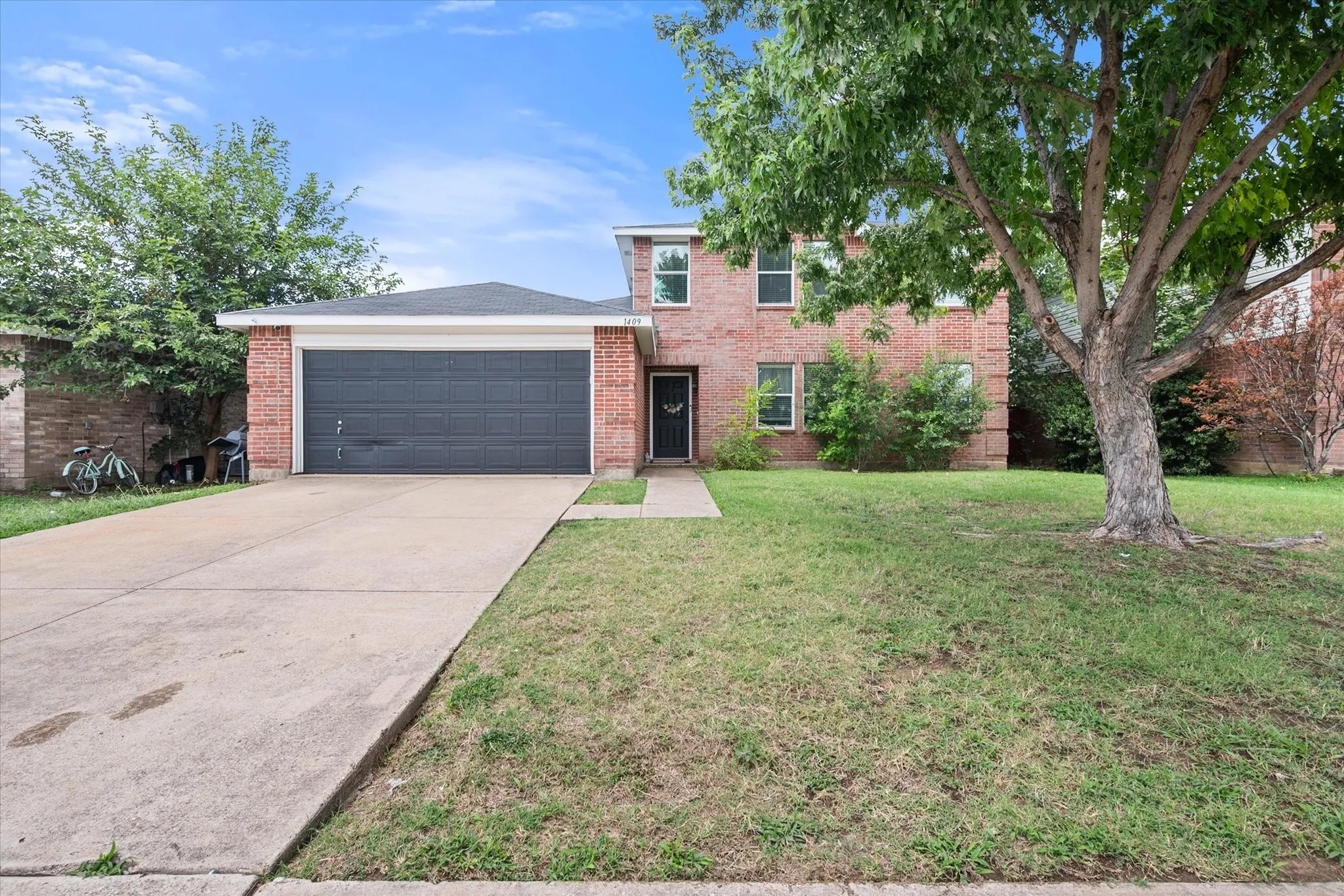 Single Family Residence For Sale in Tarrant County , 1409 Blazing Star Trail, Burleson, Texas 76028, 4 Bedroom, 3 Bathroom, 2 Garage spaces, 2,377 Sqft, built in 2003, mls#21335257, Real Estate Agent in Burleson, Homes For Sale in Tarrant county, Homes For Sale in Burleson, Realtor in Burleson Texas, Real Estate Brokerage Independent Realty Texas, Luminita Cordes Realtor