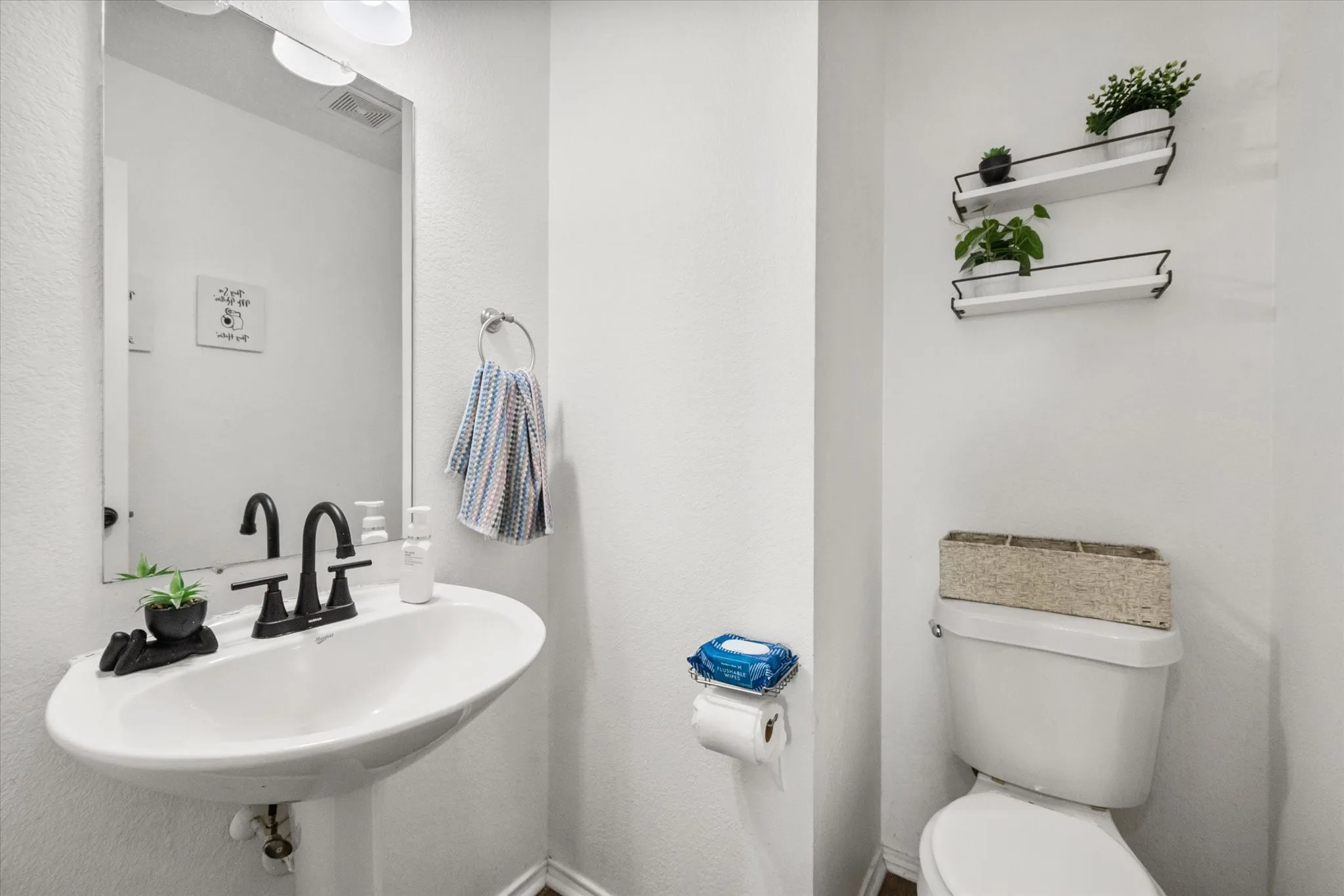 Single Family Residence For Sale in Tarrant County , 1409 Blazing Star Trail, Burleson, Texas 76028, 4 Bedroom, 3 Bathroom, 2 Garage spaces, 2,377 Sqft, built in 2003, mls#21335257, Real Estate Agent in Burleson, Homes For Sale in Tarrant county, Homes For Sale in Burleson, Realtor in Burleson Texas, Real Estate Brokerage Independent Realty Texas, Luminita Cordes Realtor