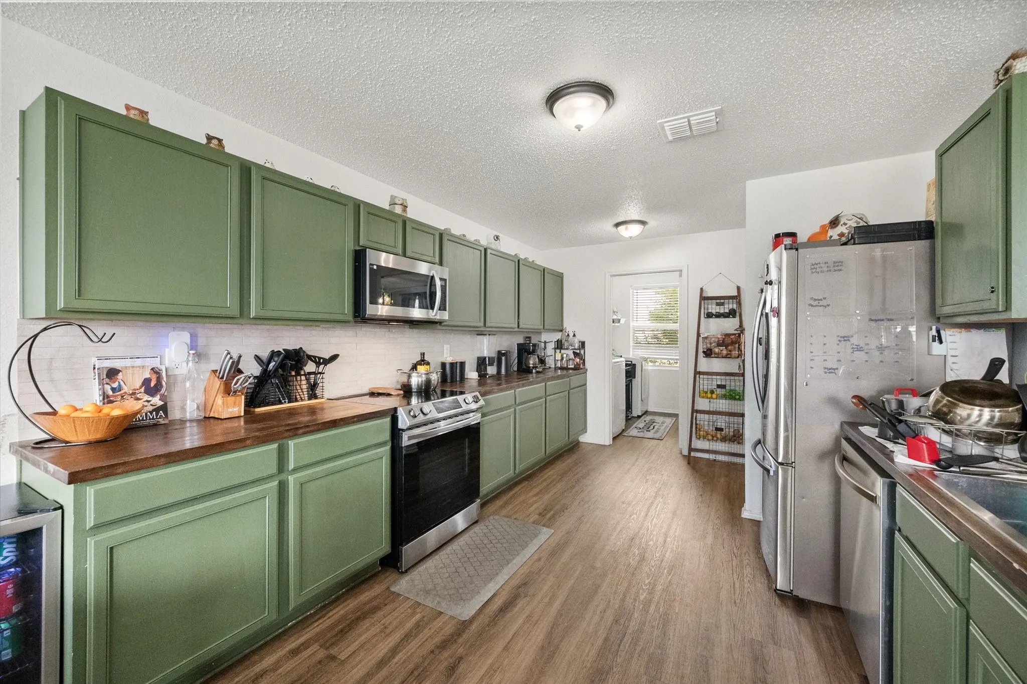 Single Family Residence For Sale in Tarrant County , 1409 Blazing Star Trail, Burleson, Texas 76028, 4 Bedroom, 3 Bathroom, 2 Garage spaces, 2,377 Sqft, built in 2003, mls#21335257, Real Estate Agent in Burleson, Homes For Sale in Tarrant county, Homes For Sale in Burleson, Realtor in Burleson Texas, Real Estate Brokerage Independent Realty Texas, Luminita Cordes Realtor