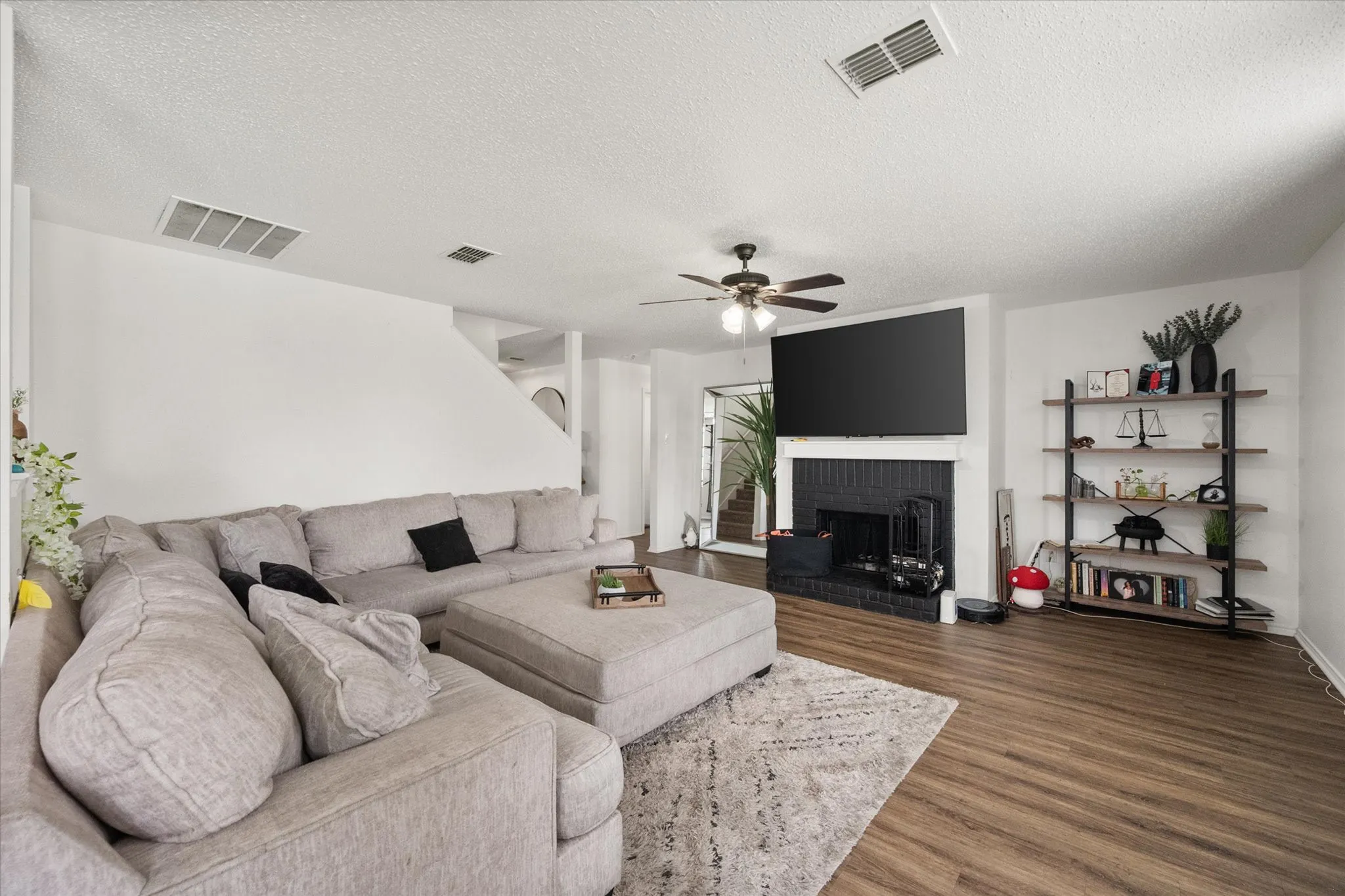Single Family Residence For Sale in Tarrant County , 1409 Blazing Star Trail, Burleson, Texas 76028, 4 Bedroom, 3 Bathroom, 2 Garage spaces, 2,377 Sqft, built in 2003, mls#21335257, Real Estate Agent in Burleson, Homes For Sale in Tarrant county, Homes For Sale in Burleson, Realtor in Burleson Texas, Real Estate Brokerage Independent Realty Texas, Luminita Cordes Realtor