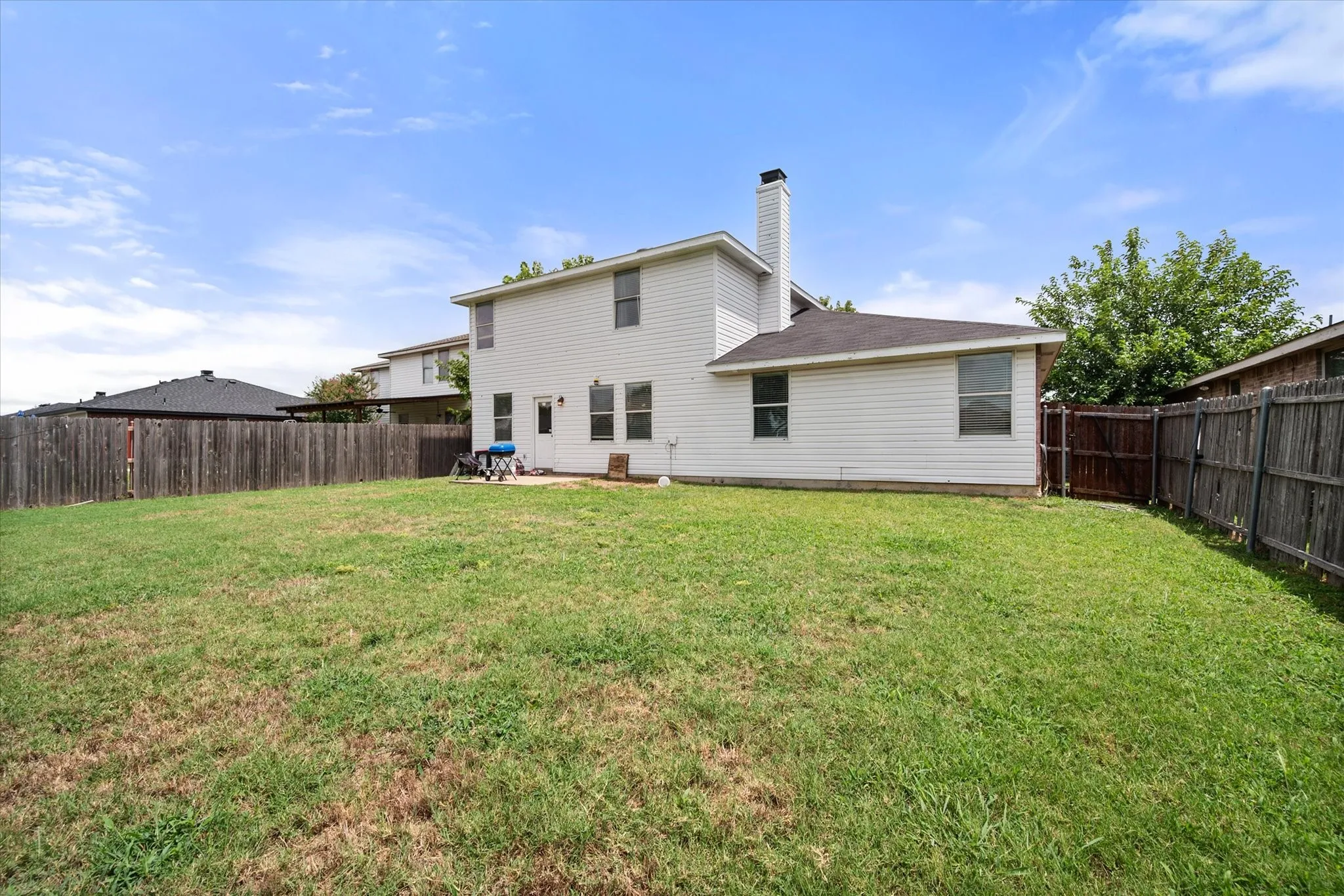 Single Family Residence For Sale in Tarrant County , 1409 Blazing Star Trail, Burleson, Texas 76028, 4 Bedroom, 3 Bathroom, 2 Garage spaces, 2,377 Sqft, built in 2003, mls#21335257, Real Estate Agent in Burleson, Homes For Sale in Tarrant county, Homes For Sale in Burleson, Realtor in Burleson Texas, Real Estate Brokerage Independent Realty Texas, Luminita Cordes Realtor