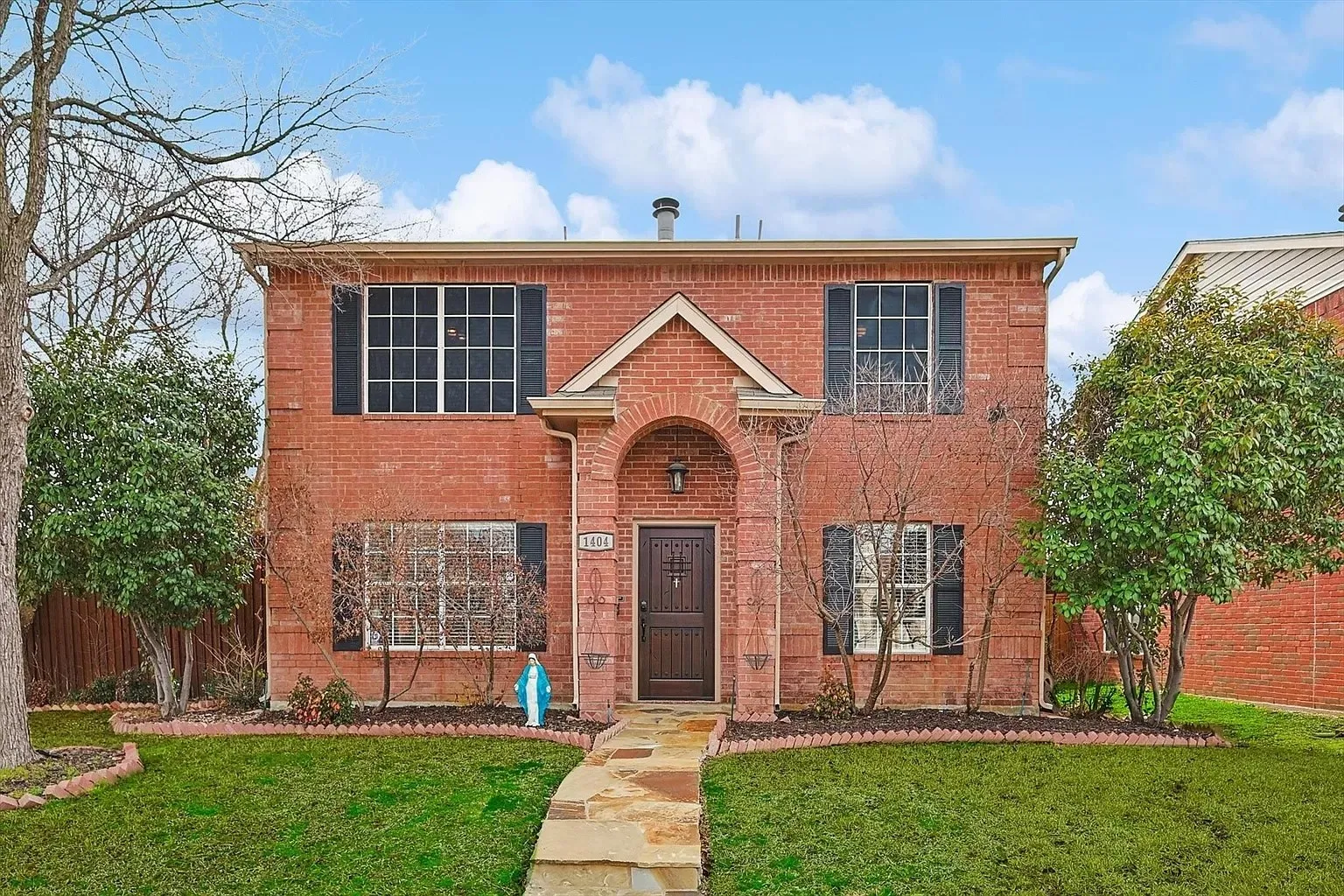 Single Family Residence For Rent in Denton County , 1404 Ross Drive, Lewisville, Texas 75067, 3 Bedrooms, 3 Bathrooms, 2 Garage spaces, 1,770 Sqft, built in 1998, Price $2,950, mls#21341771, Real Estate Agent in Lewisville, Homes For Rent in Denton county, Homes For Rent in Lewisville, Realtor in Lewisville Texas, Real Estate Brokerage Independent Realty Texas, Luminita Cordes Realtor