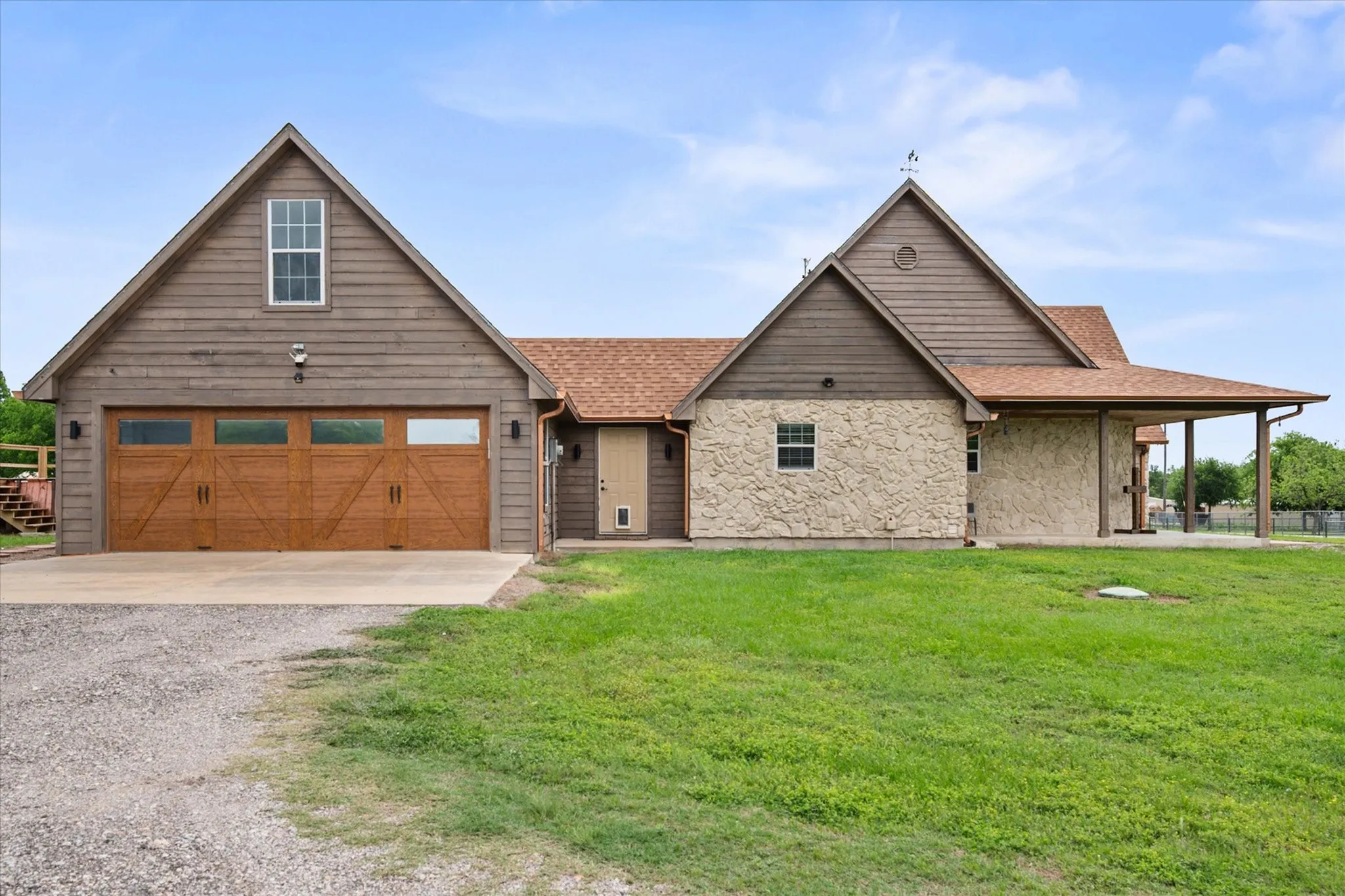 Single Family Residence For Sale in Navarro County , 130 SE County Road 3085, Corsicana, Texas 75109, 4 Bedroom, 3 Bathroom, 2 Garage spaces, 2,699 Sqft, built in 2019, mls#21341779, Real Estate Agent in Corsicana, Homes For Sale in Navarro county, Homes For Sale in Corsicana, Realtor in Corsicana Texas, Real Estate Brokerage Independent Realty Texas, Luminita Cordes Realtor