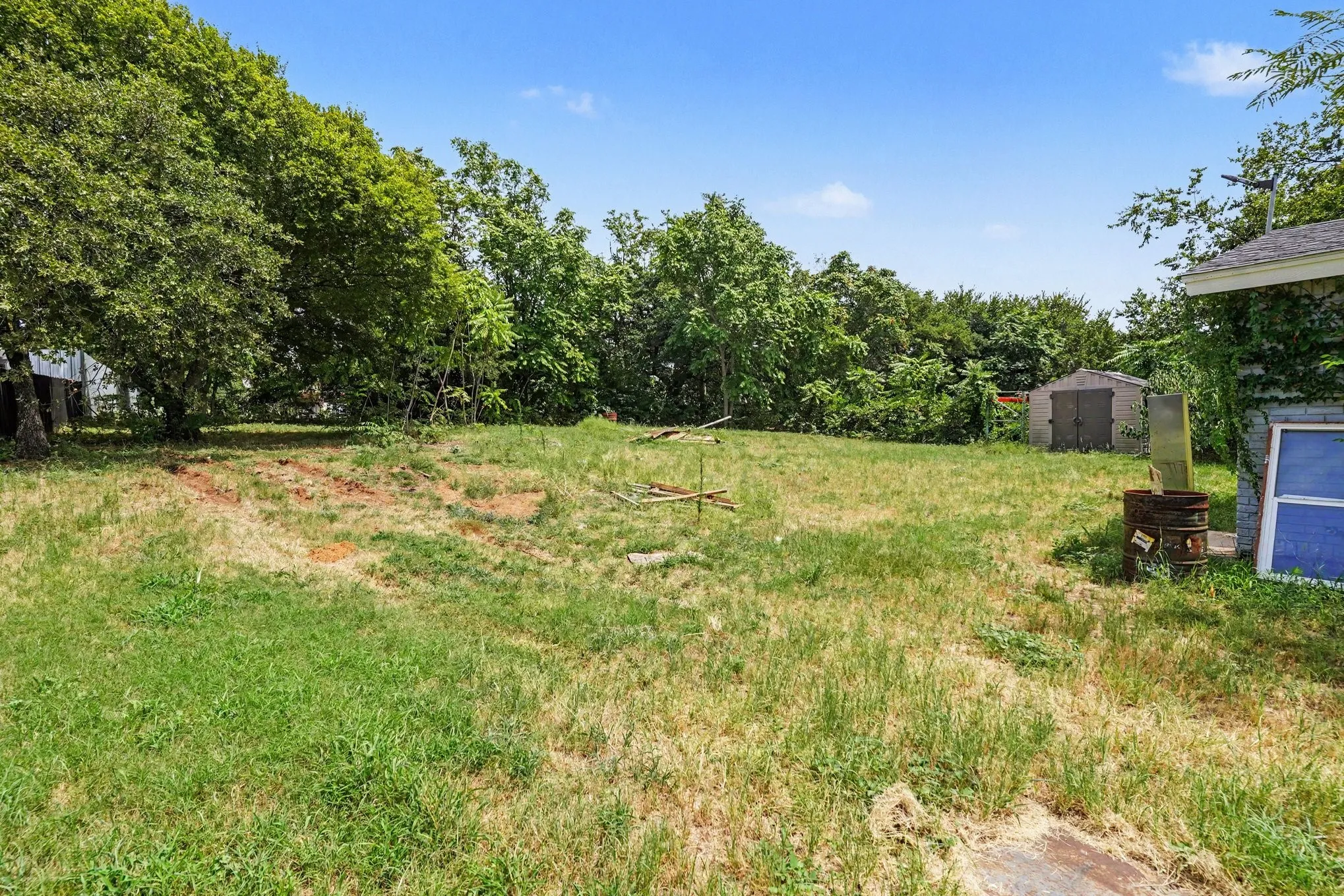 Single Family Residence For Sale in Tarrant County , 6337 Renwood Drive, Fort Worth, Texas 76140, 2 Bedroom, 1 Bathroom, Garage spaces, 1,054 Sqft, built in 1955, Price $200,000, mls#21341784, Real Estate Agent in Fort Worth, Homes For Sale in Tarrant county, Homes For Sale in Fort Worth, Realtor in Fort Worth Texas, Real Estate Brokerage Independent Realty Texas, Luminita Cordes Realtor