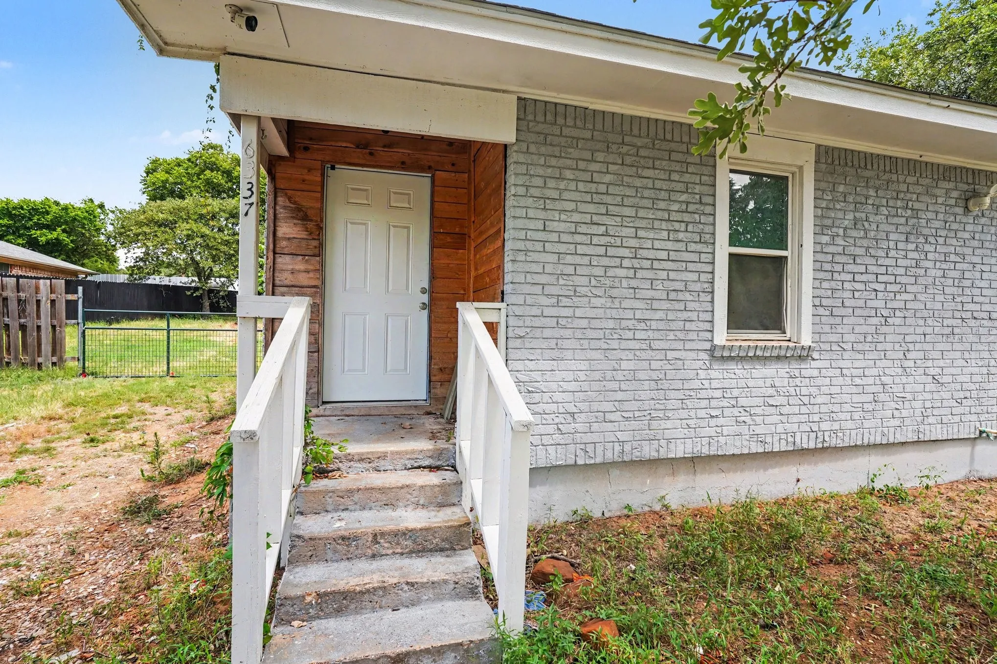 Single Family Residence For Sale in Tarrant County , 6337 Renwood Drive, Fort Worth, Texas 76140, 2 Bedroom, 1 Bathroom, Garage spaces, 1,054 Sqft, built in 1955, Price $200,000, mls#21341784, Real Estate Agent in Fort Worth, Homes For Sale in Tarrant county, Homes For Sale in Fort Worth, Realtor in Fort Worth Texas, Real Estate Brokerage Independent Realty Texas, Luminita Cordes Realtor