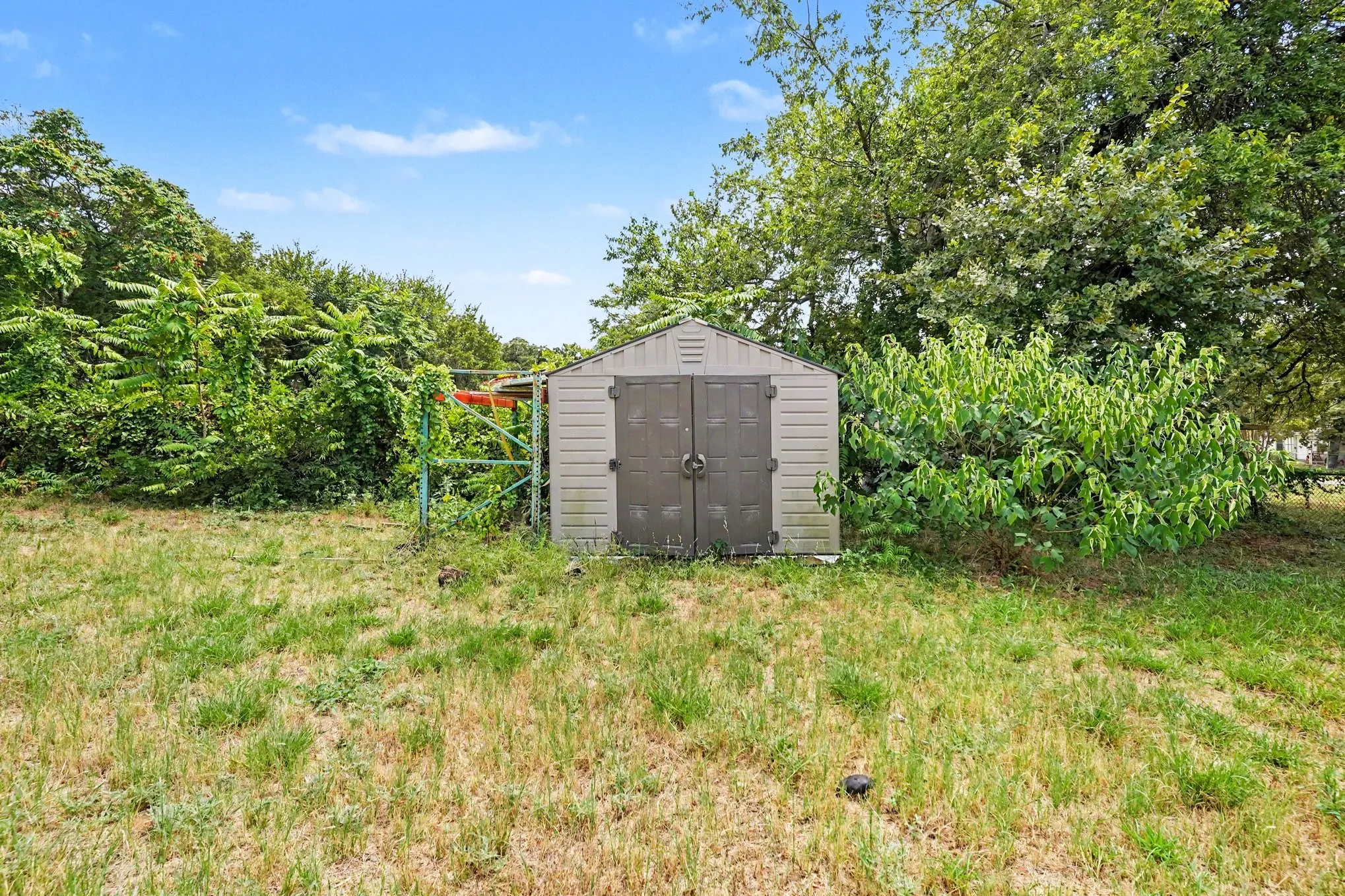Single Family Residence For Sale in Tarrant County , 6337 Renwood Drive, Fort Worth, Texas 76140, 2 Bedroom, 1 Bathroom, Garage spaces, 1,054 Sqft, built in 1955, Price $200,000, mls#21341784, Real Estate Agent in Fort Worth, Homes For Sale in Tarrant county, Homes For Sale in Fort Worth, Realtor in Fort Worth Texas, Real Estate Brokerage Independent Realty Texas, Luminita Cordes Realtor