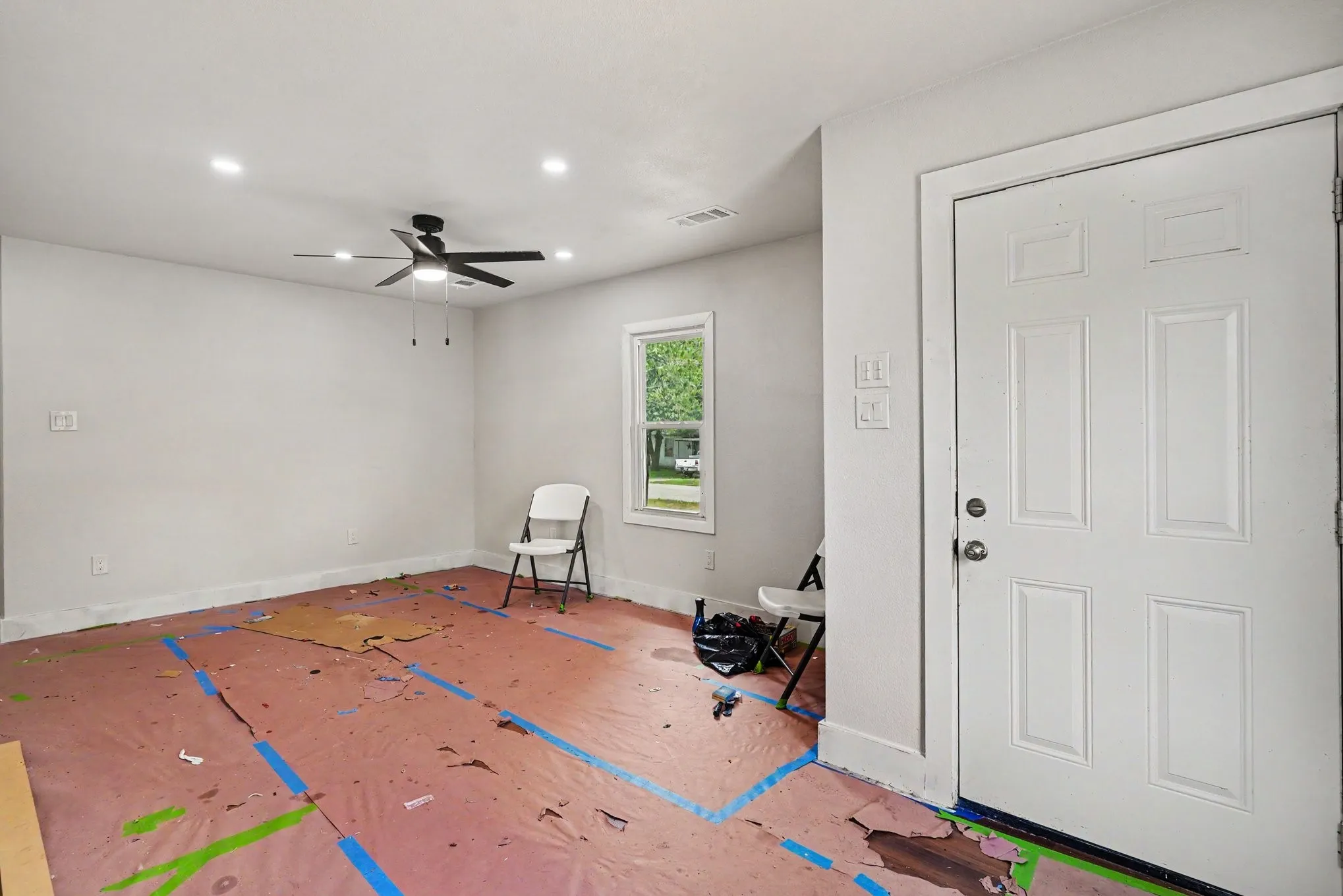 Single Family Residence For Sale in Tarrant County , 6337 Renwood Drive, Fort Worth, Texas 76140, 2 Bedroom, 1 Bathroom, Garage spaces, 1,054 Sqft, built in 1955, Price $200,000, mls#21341784, Real Estate Agent in Fort Worth, Homes For Sale in Tarrant county, Homes For Sale in Fort Worth, Realtor in Fort Worth Texas, Real Estate Brokerage Independent Realty Texas, Luminita Cordes Realtor