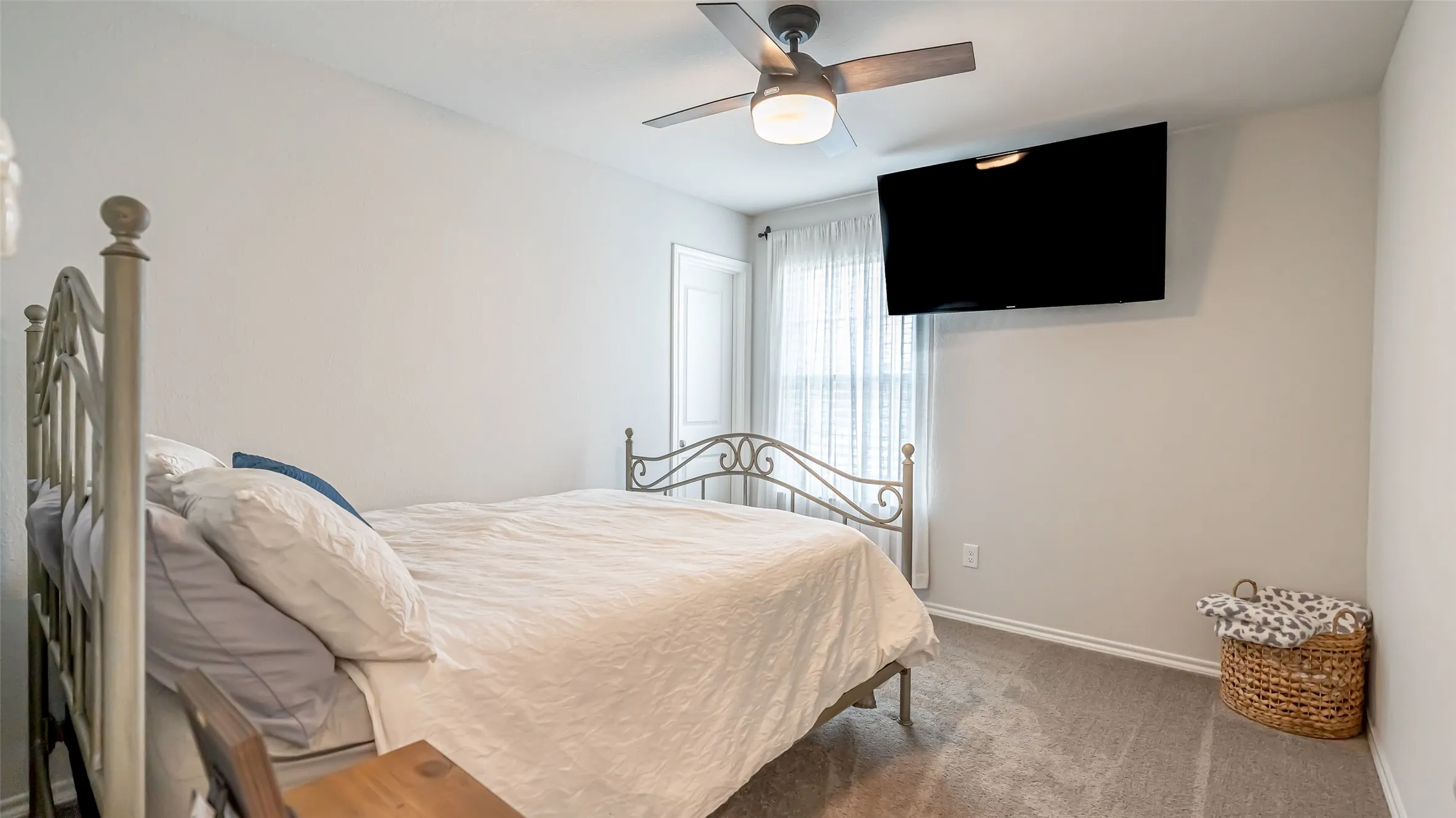 Split secondary bedroom