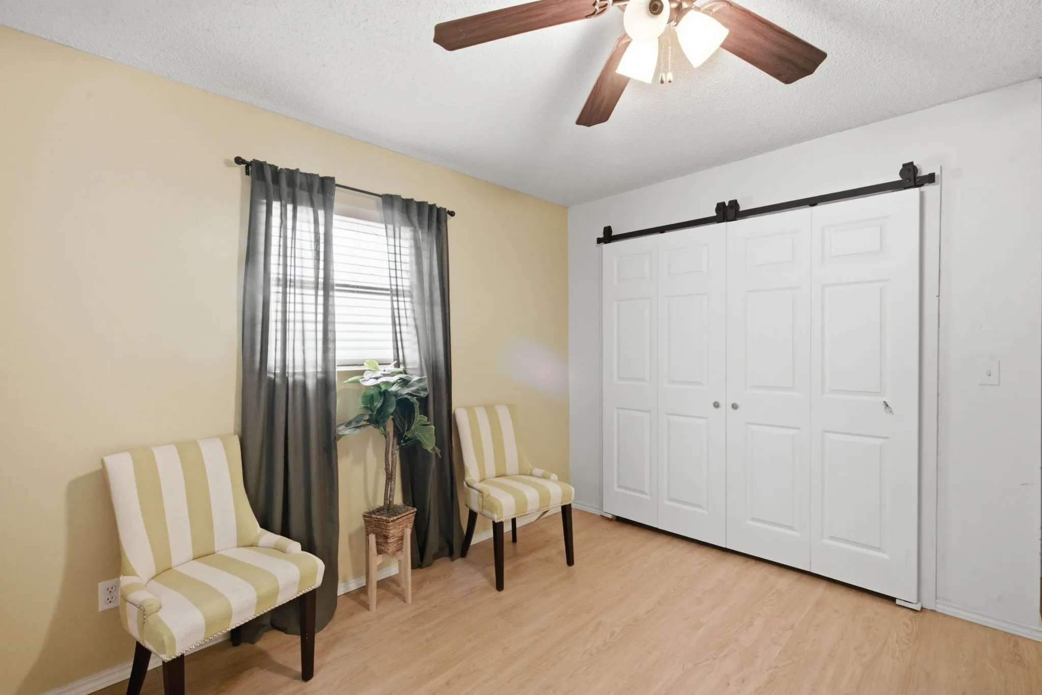 Single Family Residence For Sale in Comanche County , 917 E Ross Avenue, De Leon, Texas 76444, 3 Bedroom, 2 Bathroom, Garage spaces, 2,139 Sqft, built in 1986, mls#21341434, Real Estate Agent in De Leon, Homes For Sale in Comanche county, Homes For Sale in De Leon, Realtor in De Leon Texas, Real Estate Brokerage Independent Realty Texas, Luminita Cordes Realtor