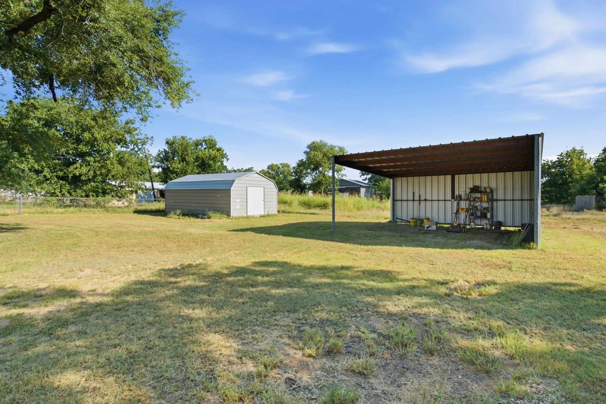 Single Family Residence For Sale in Comanche County , 917 E Ross Avenue, De Leon, Texas 76444, 3 Bedroom, 2 Bathroom, Garage spaces, 2,139 Sqft, built in 1986, mls#21341434, Real Estate Agent in De Leon, Homes For Sale in Comanche county, Homes For Sale in De Leon, Realtor in De Leon Texas, Real Estate Brokerage Independent Realty Texas, Luminita Cordes Realtor