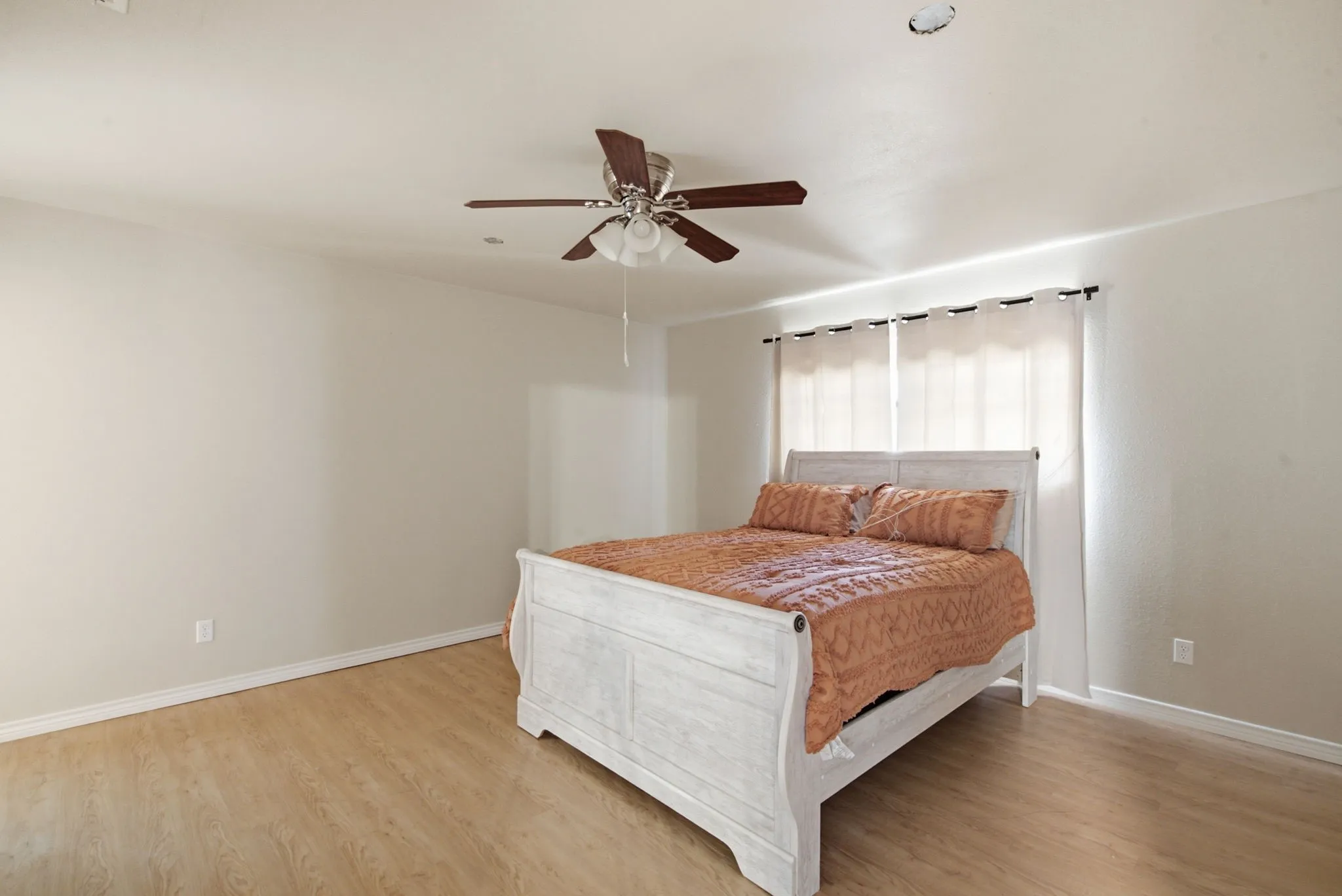 Single Family Residence For Sale in Comanche County , 917 E Ross Avenue, De Leon, Texas 76444, 3 Bedroom, 2 Bathroom, Garage spaces, 2,139 Sqft, built in 1986, mls#21341434, Real Estate Agent in De Leon, Homes For Sale in Comanche county, Homes For Sale in De Leon, Realtor in De Leon Texas, Real Estate Brokerage Independent Realty Texas, Luminita Cordes Realtor